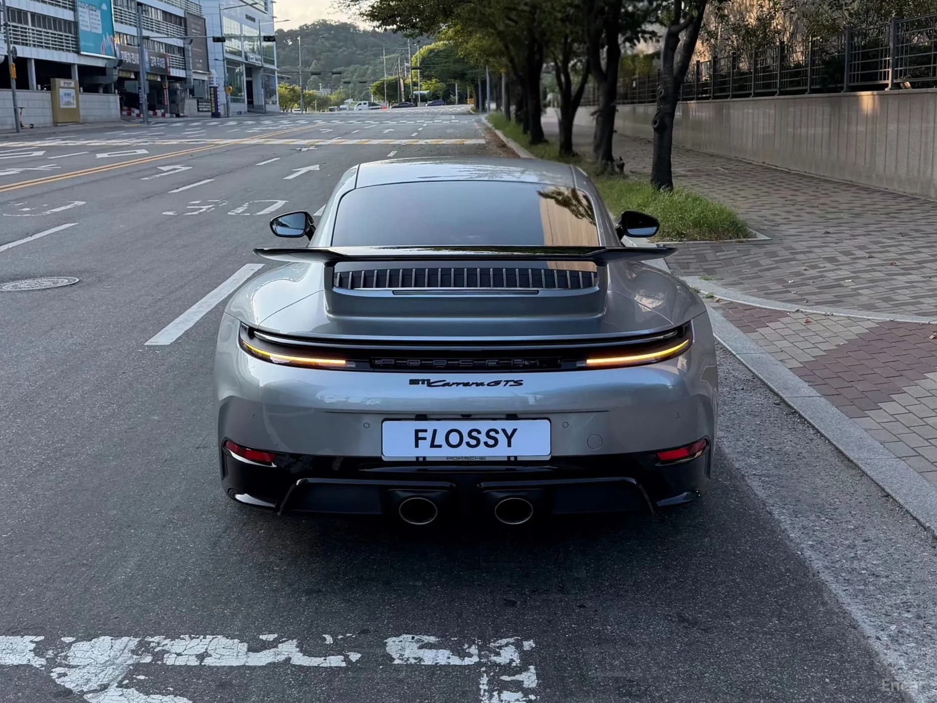 911 (992)