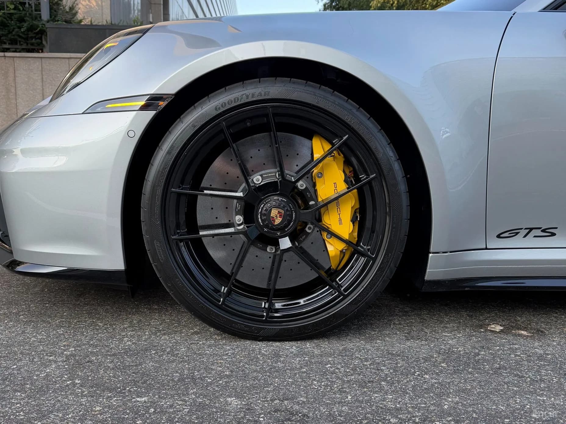 911 (992)