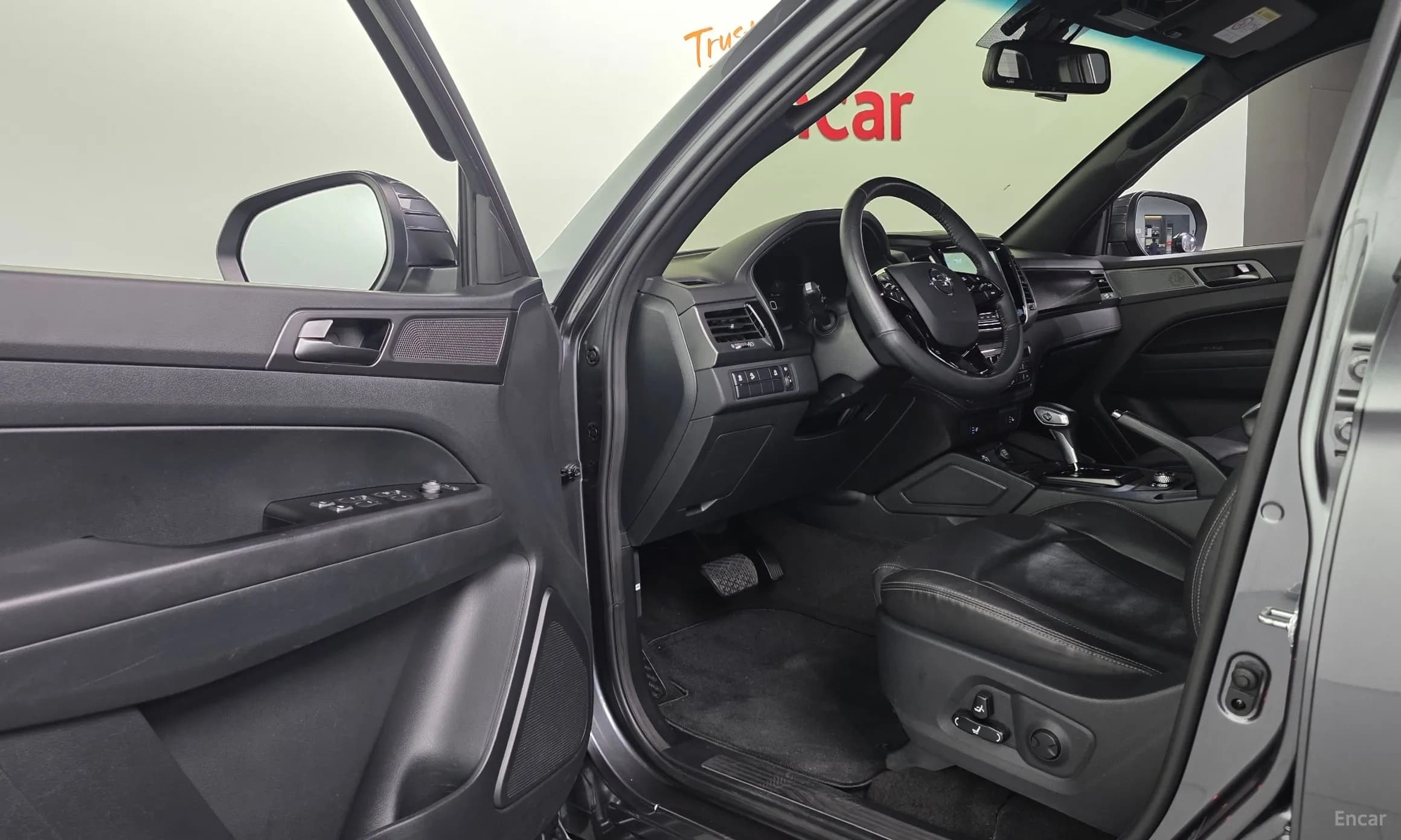 Rexton Sports Khan