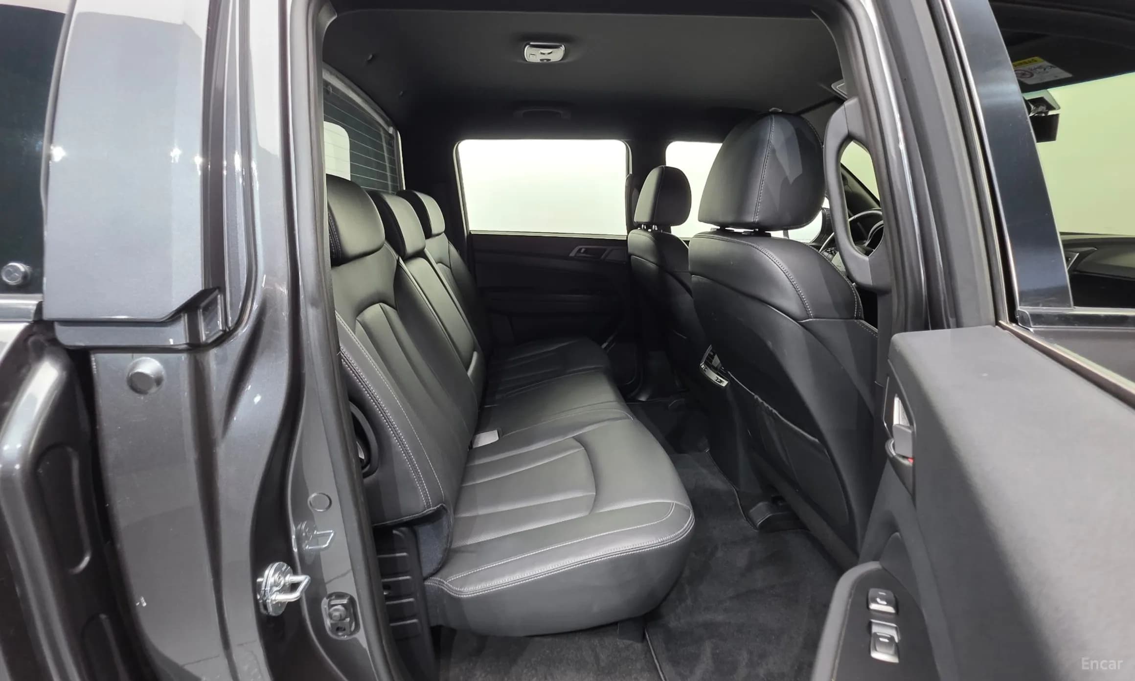 Rexton Sports Khan