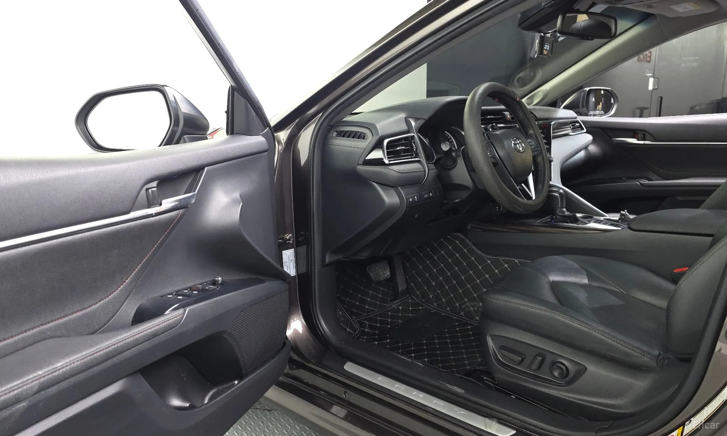 Camry (XV70)