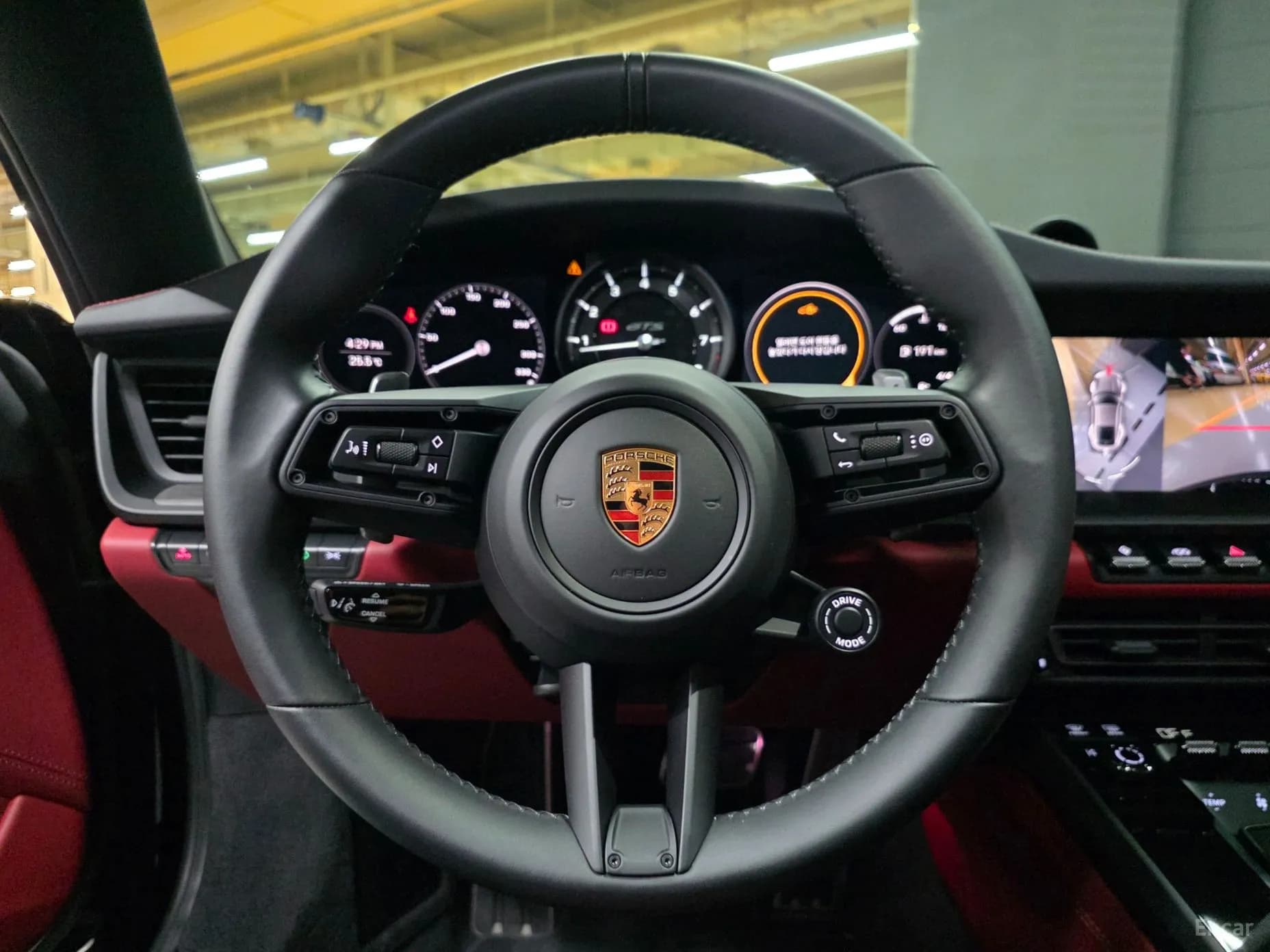 911 (992)