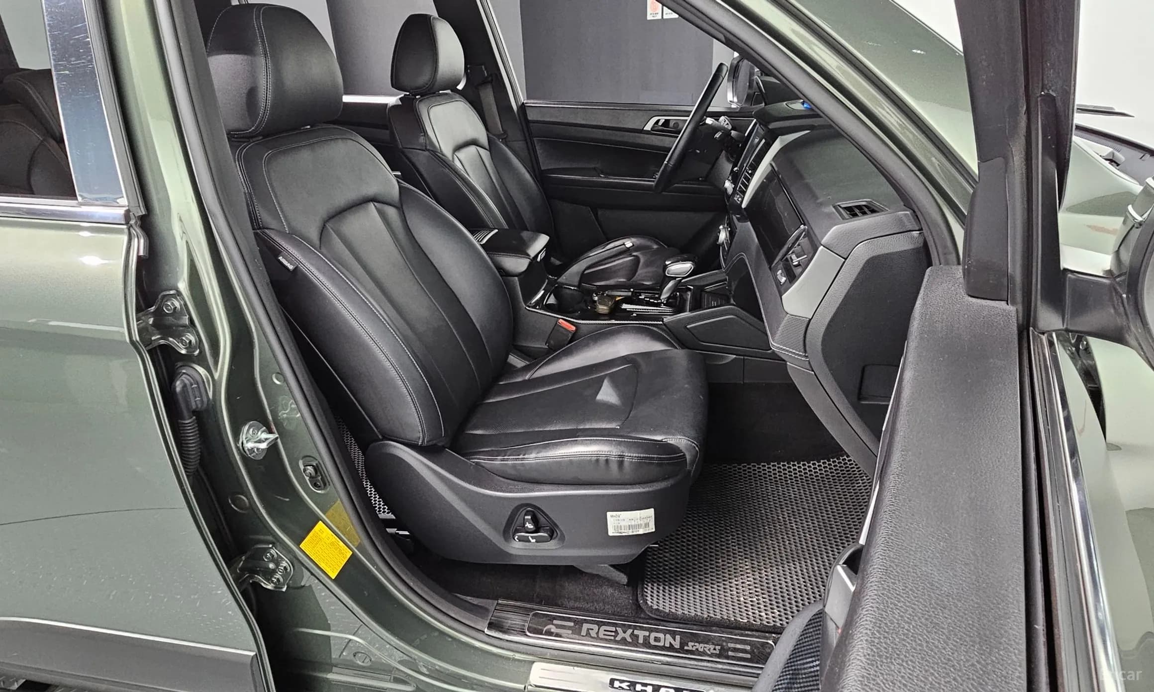 Rexton Sports Khan