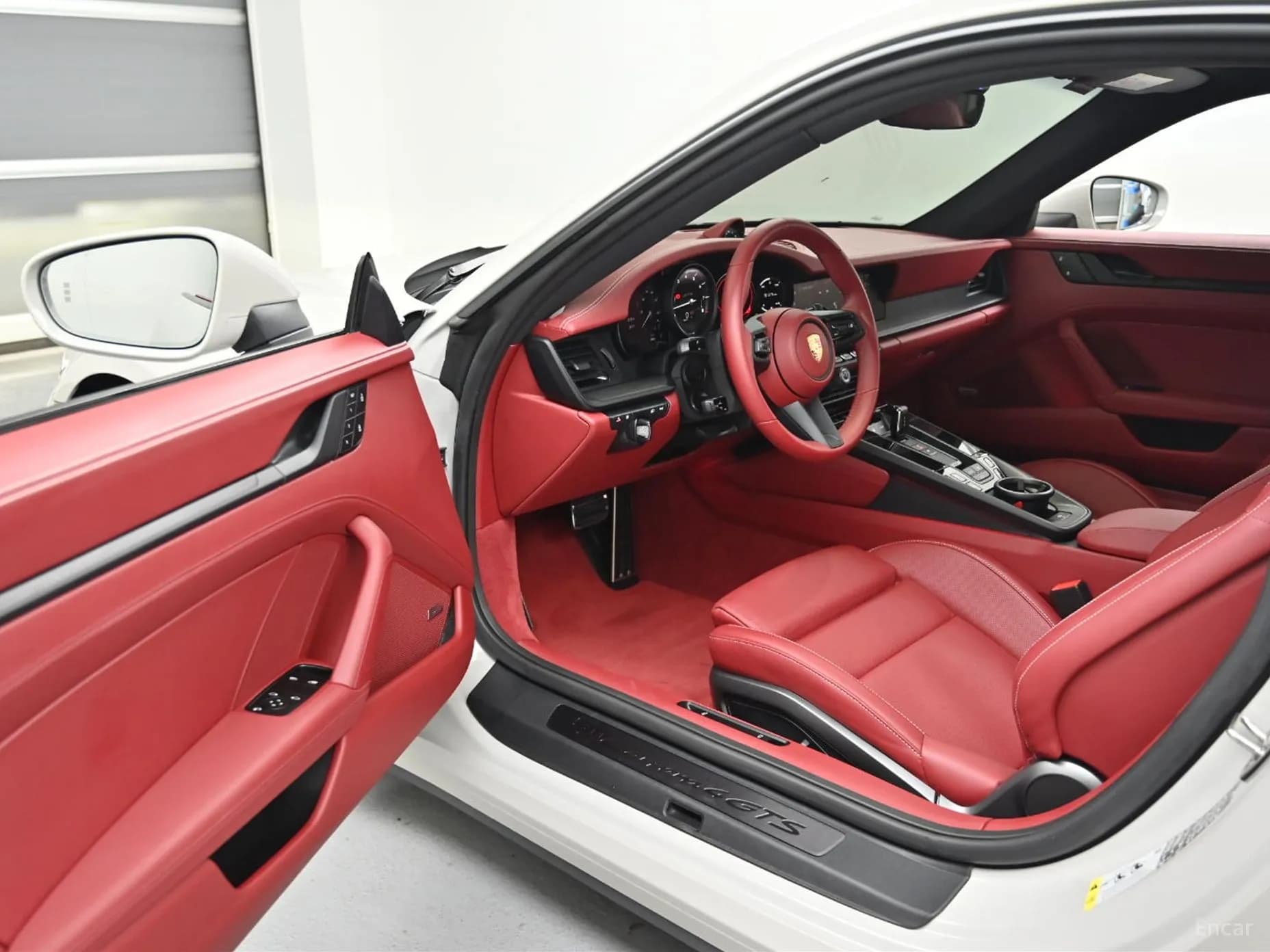 911 (992)