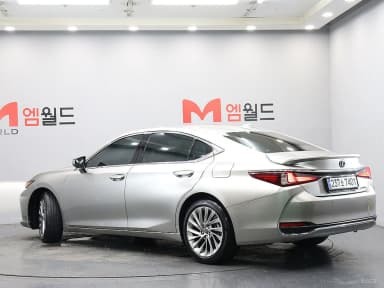 ES300h 7th Generation