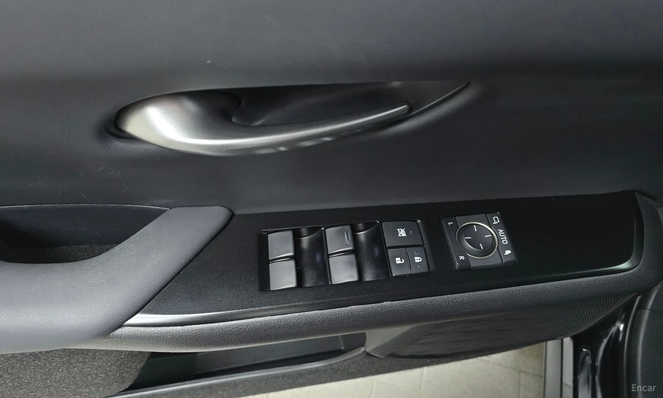 UX250h