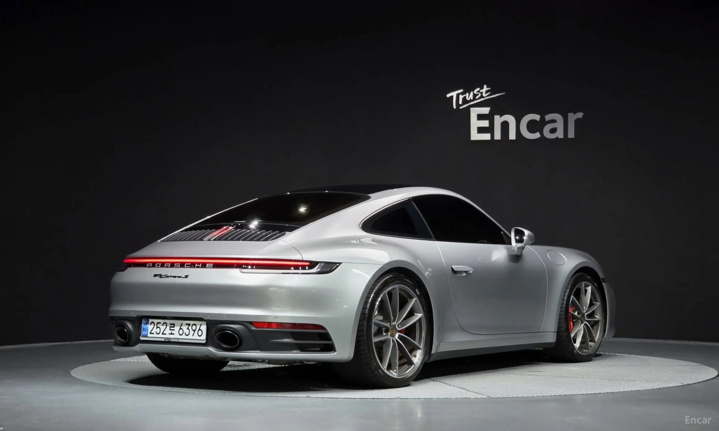 911 (992)