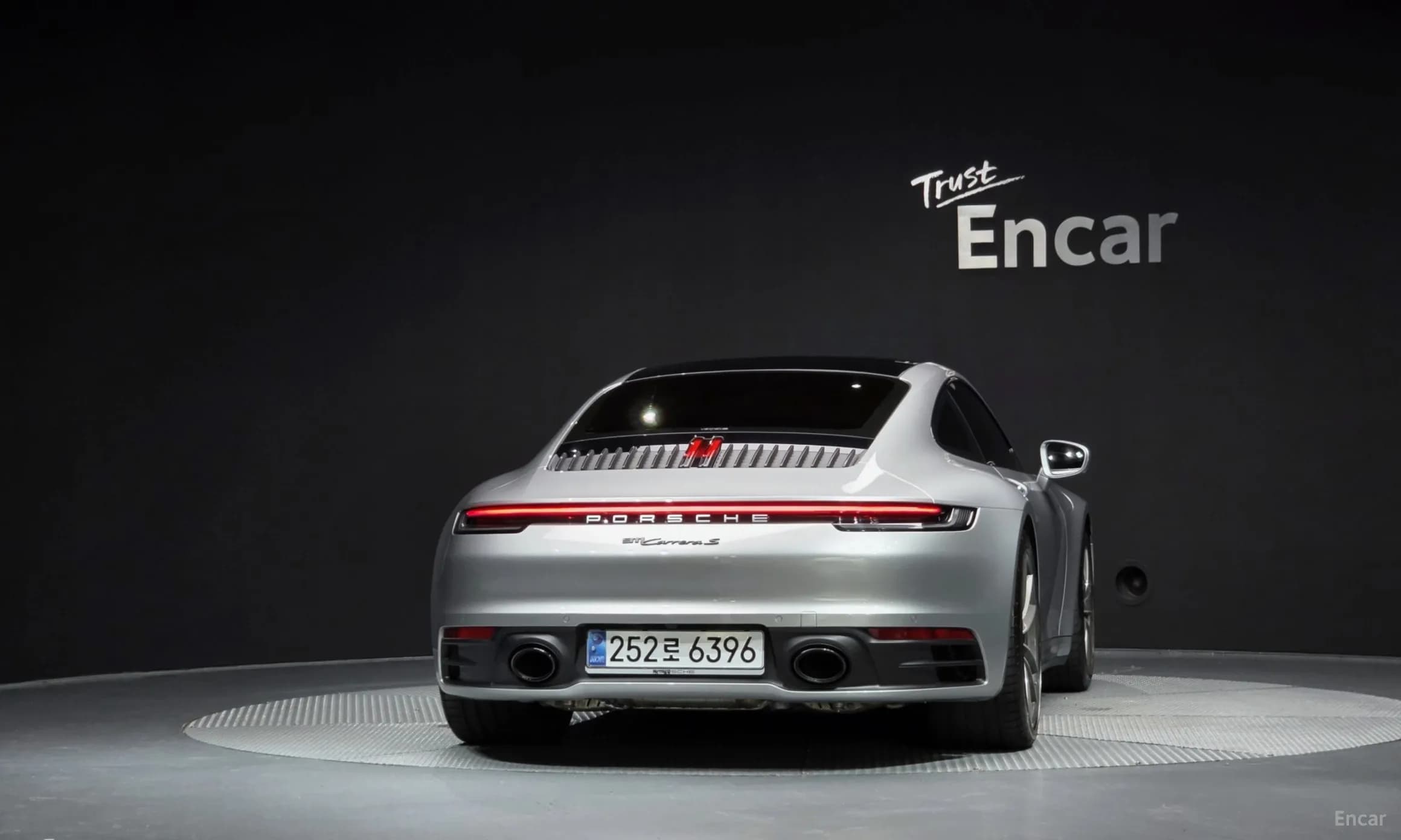 911 (992)