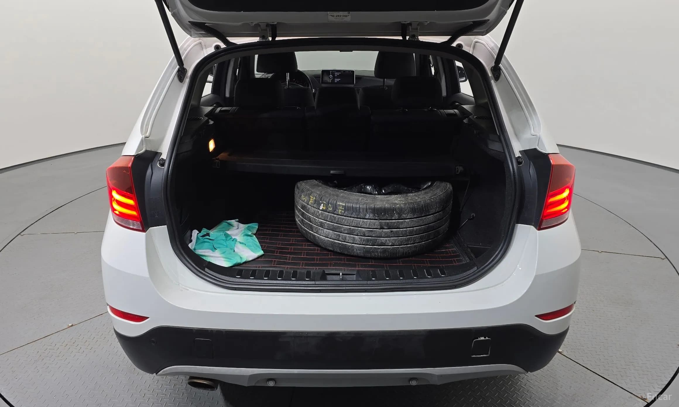 X1 (E84)