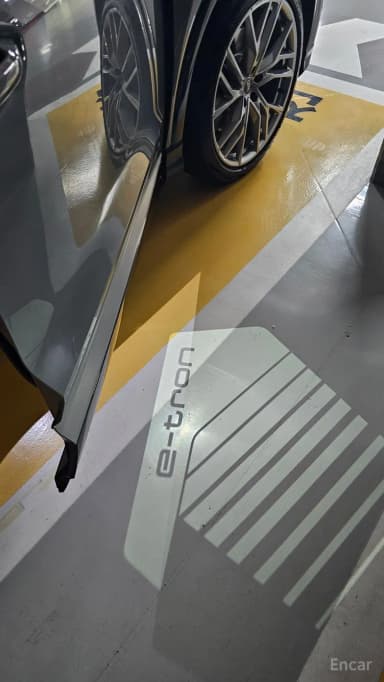 Q4 e-tron (F4)