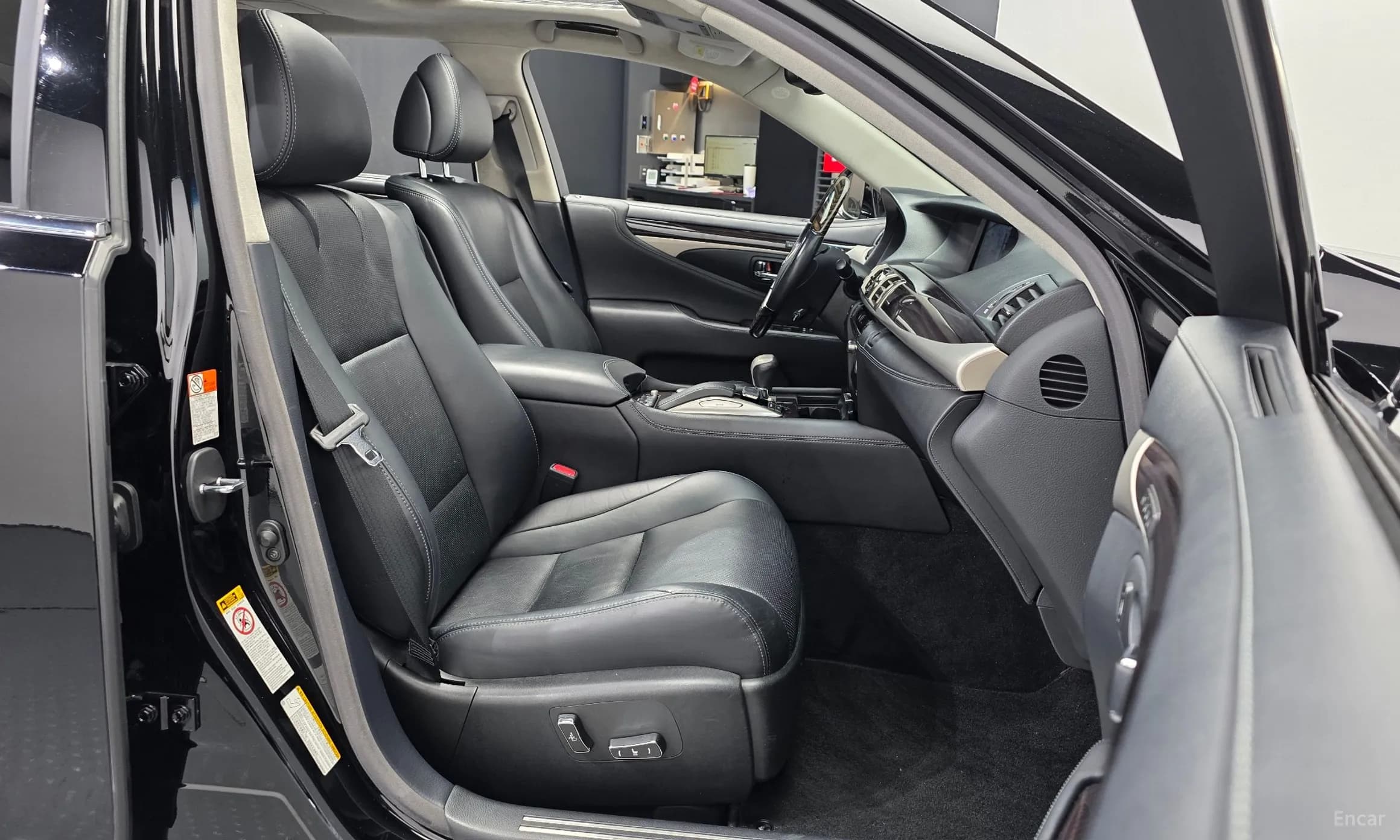 LS600hL