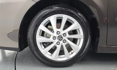 Camry (XV70)
