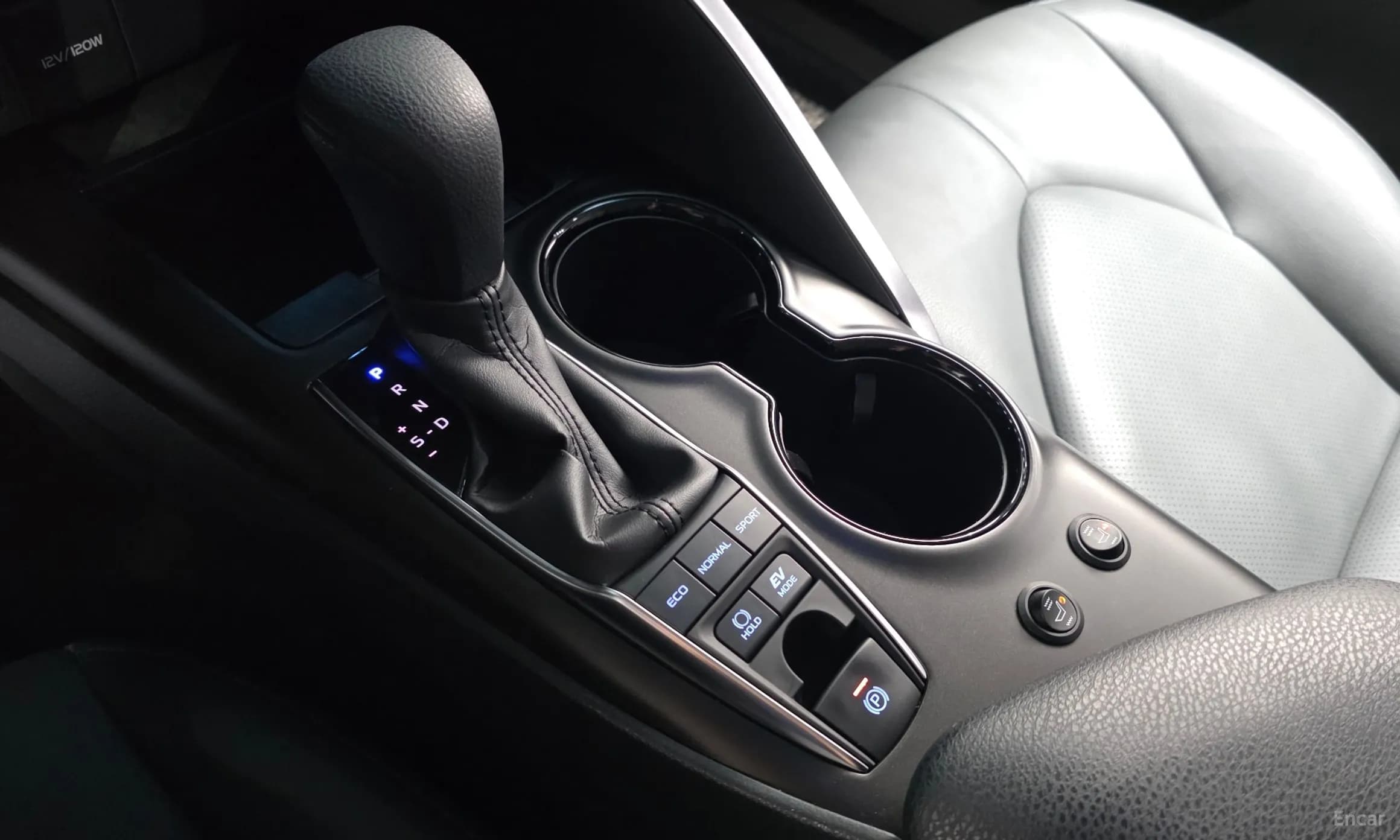 Camry (XV70)