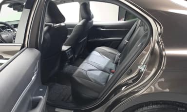 Camry (XV70)