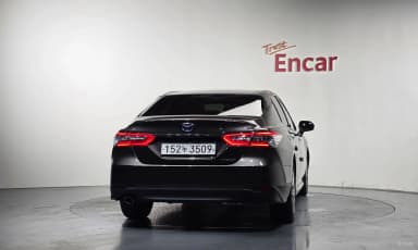 Camry (XV70)