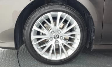 Camry (XV70)