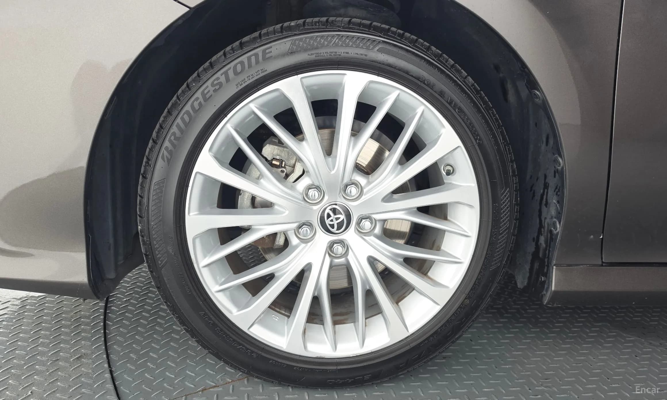 Camry (XV70)