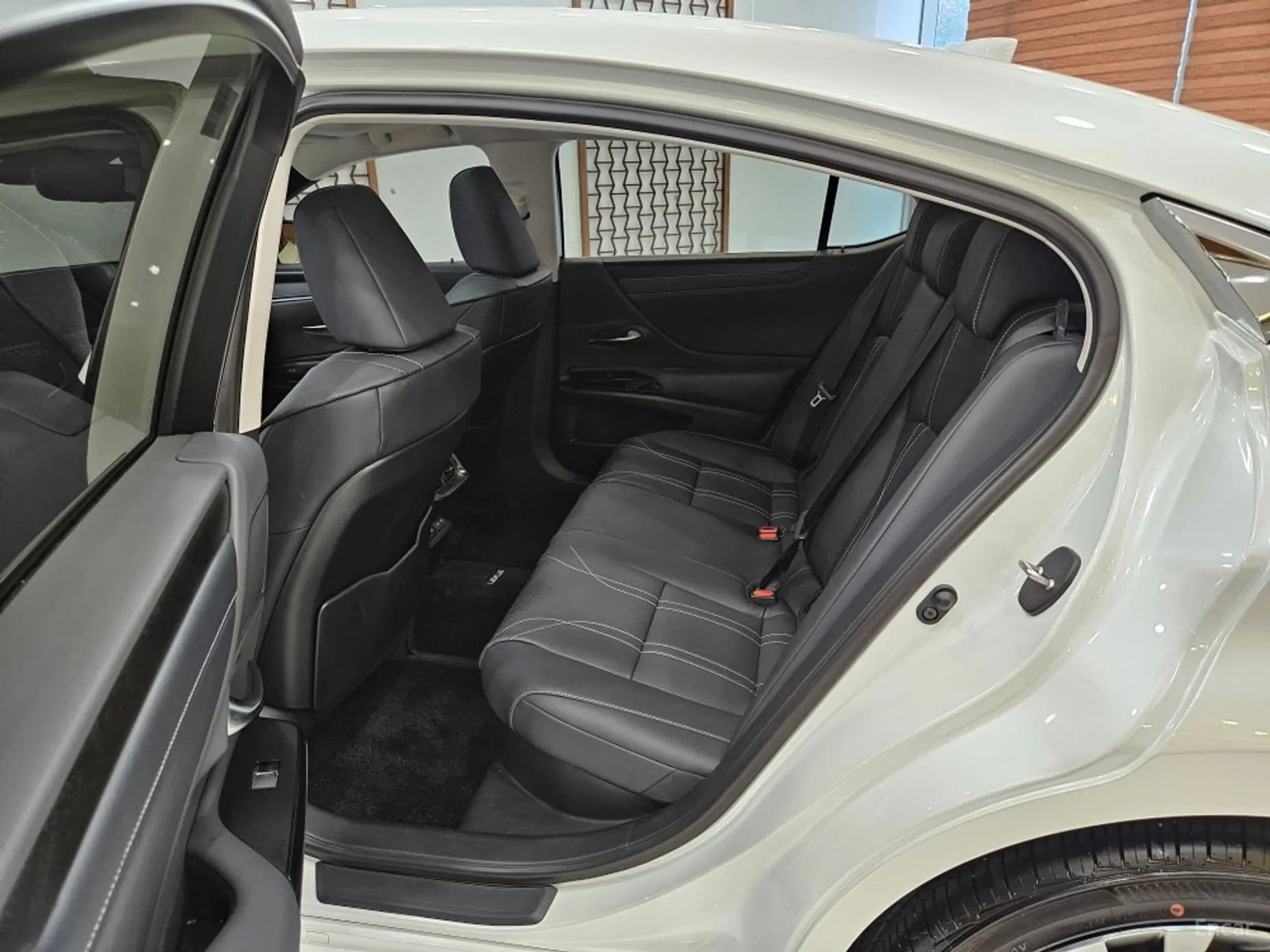 ES300h 7th Generation