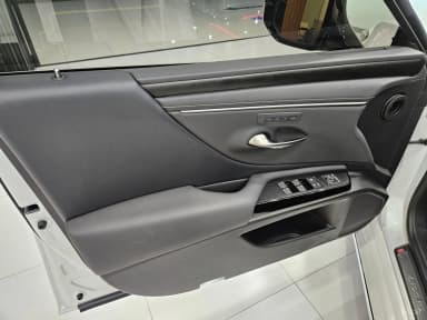 ES300h 7th Generation