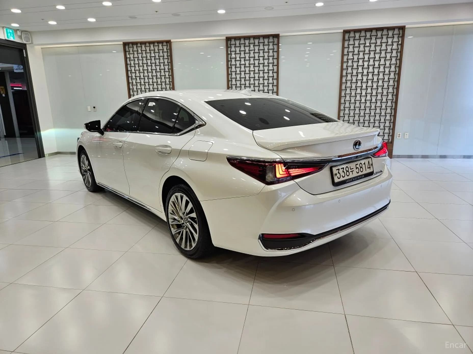ES300h 7th Generation