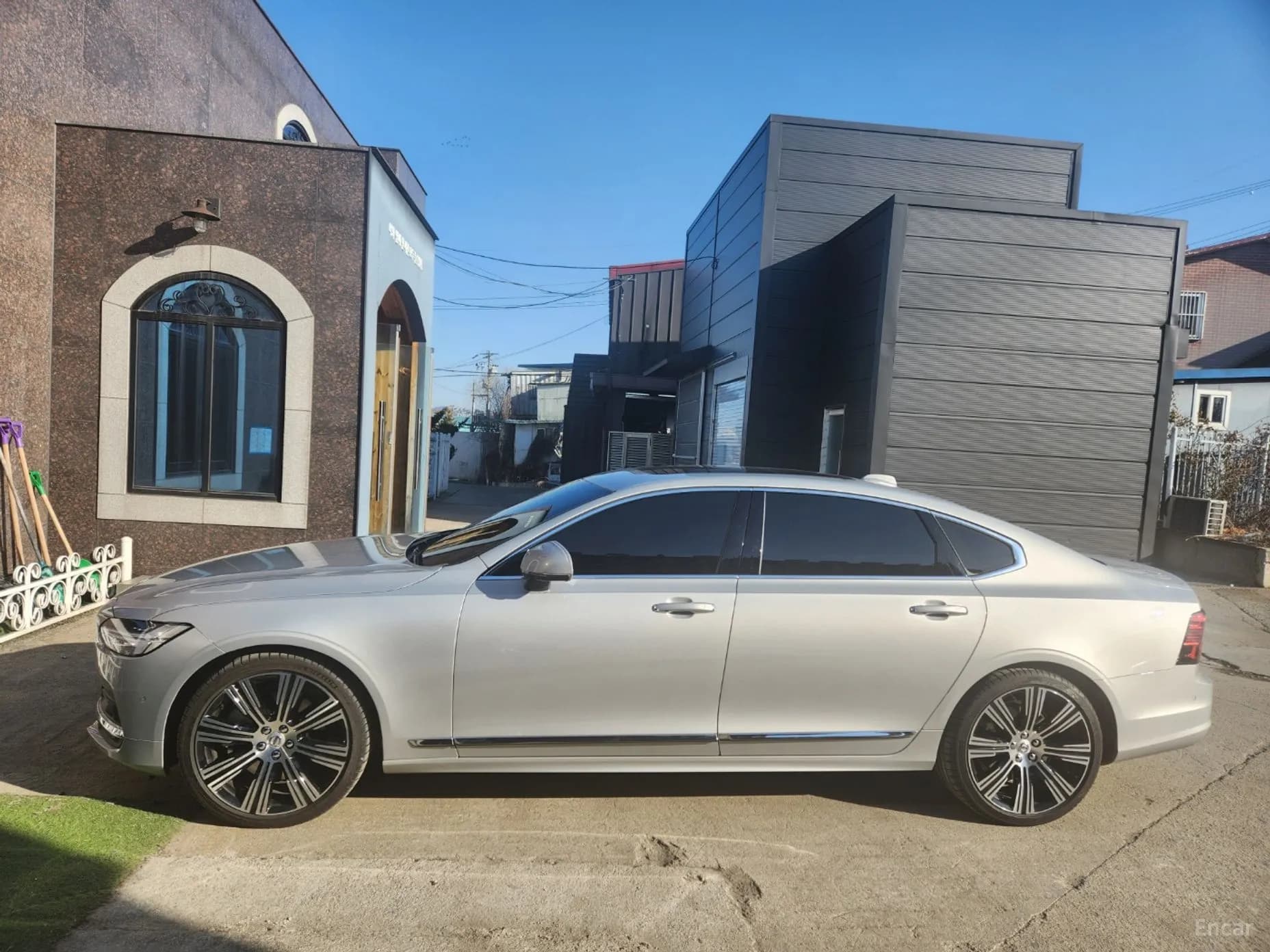 S90