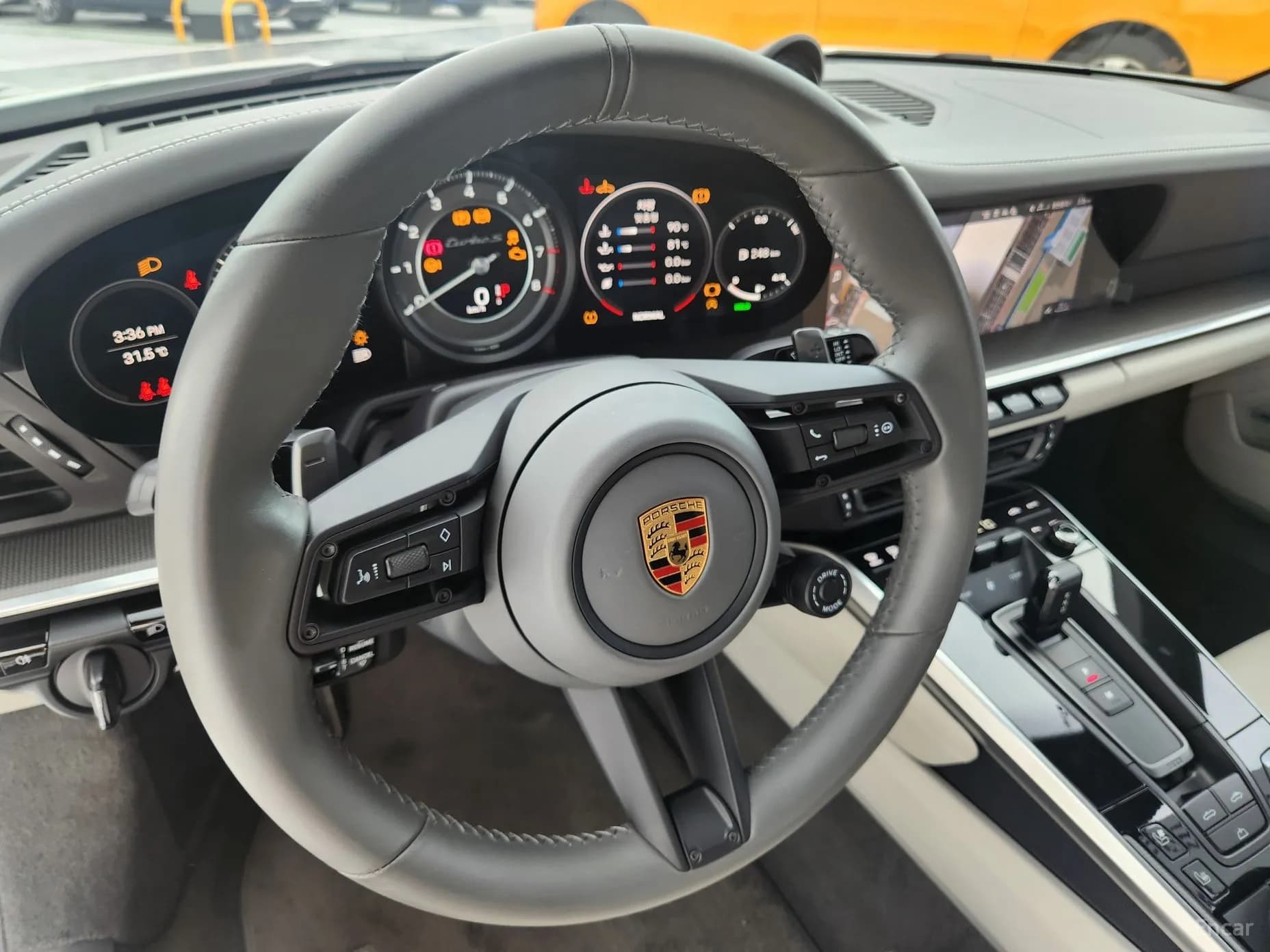 911 (992)