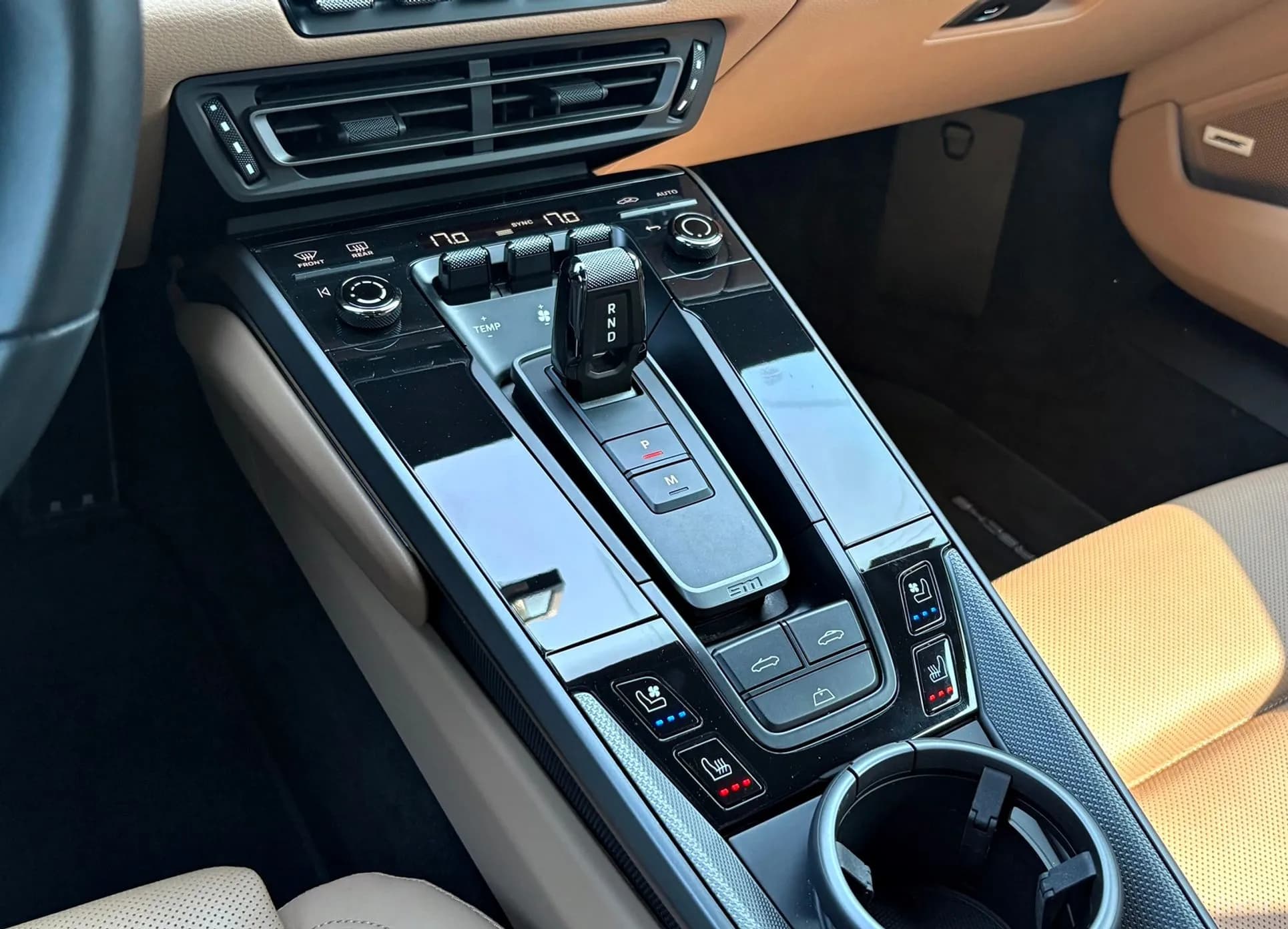 911 (992)