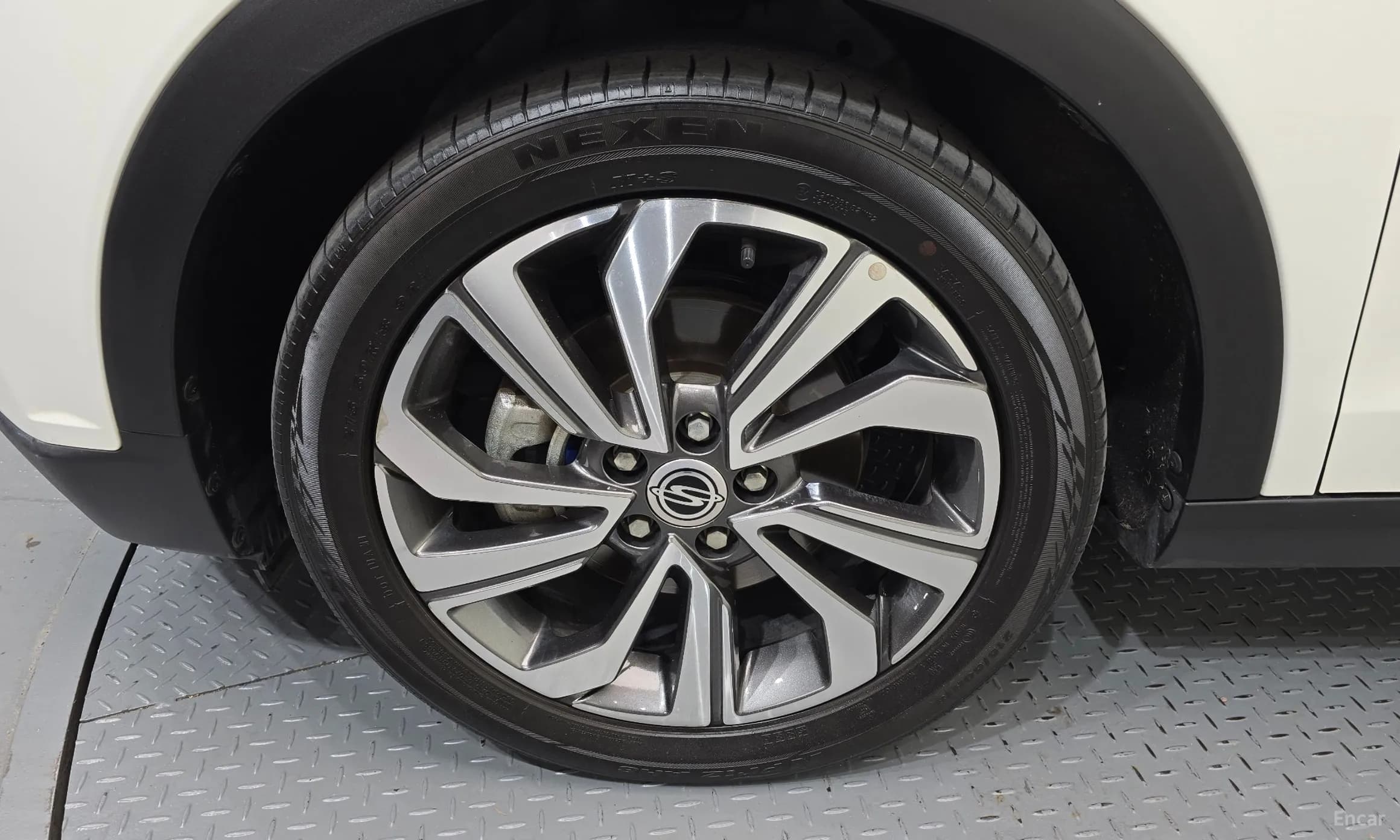 Berry New Tivoli