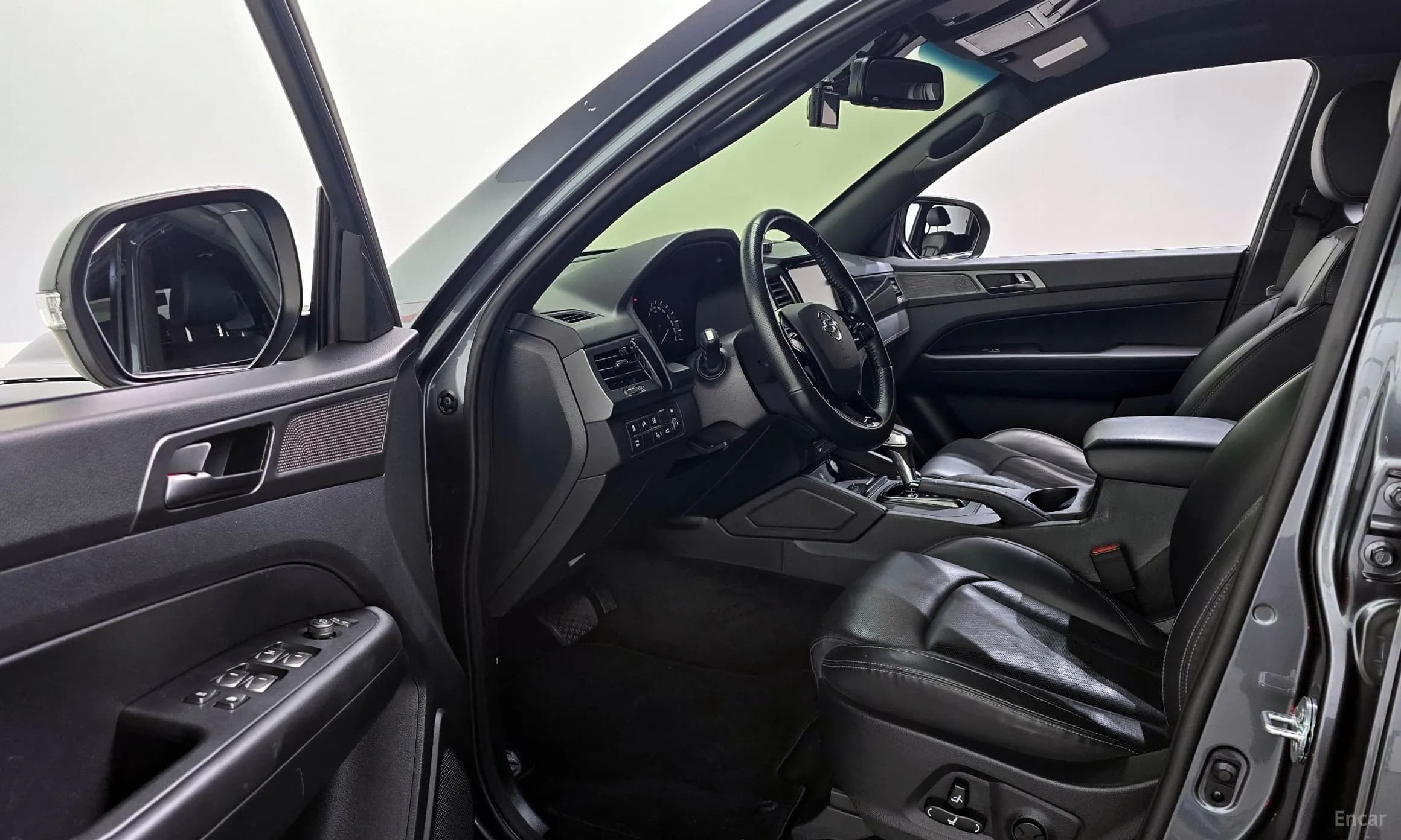 Rexton Sports Khan