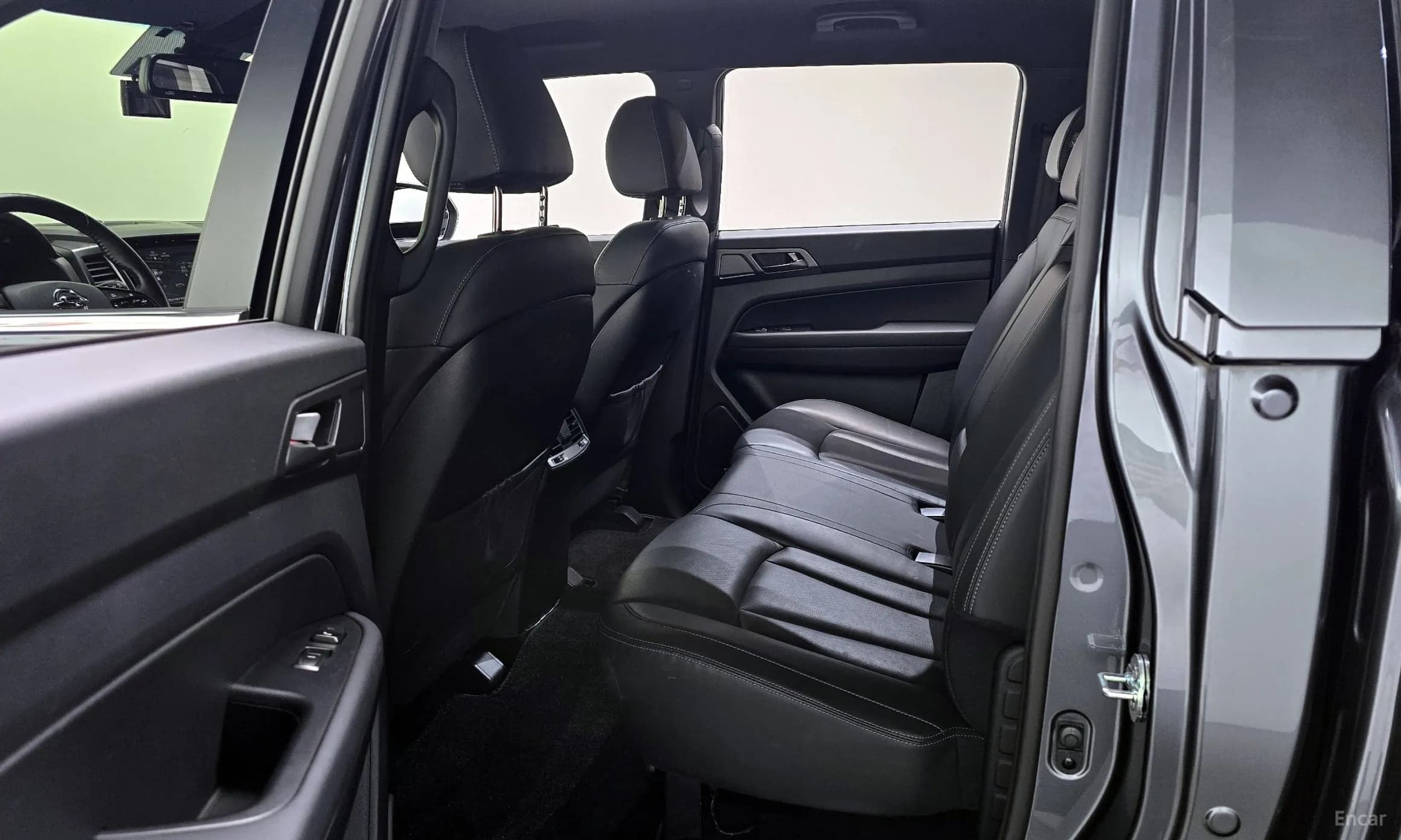 Rexton Sports Khan