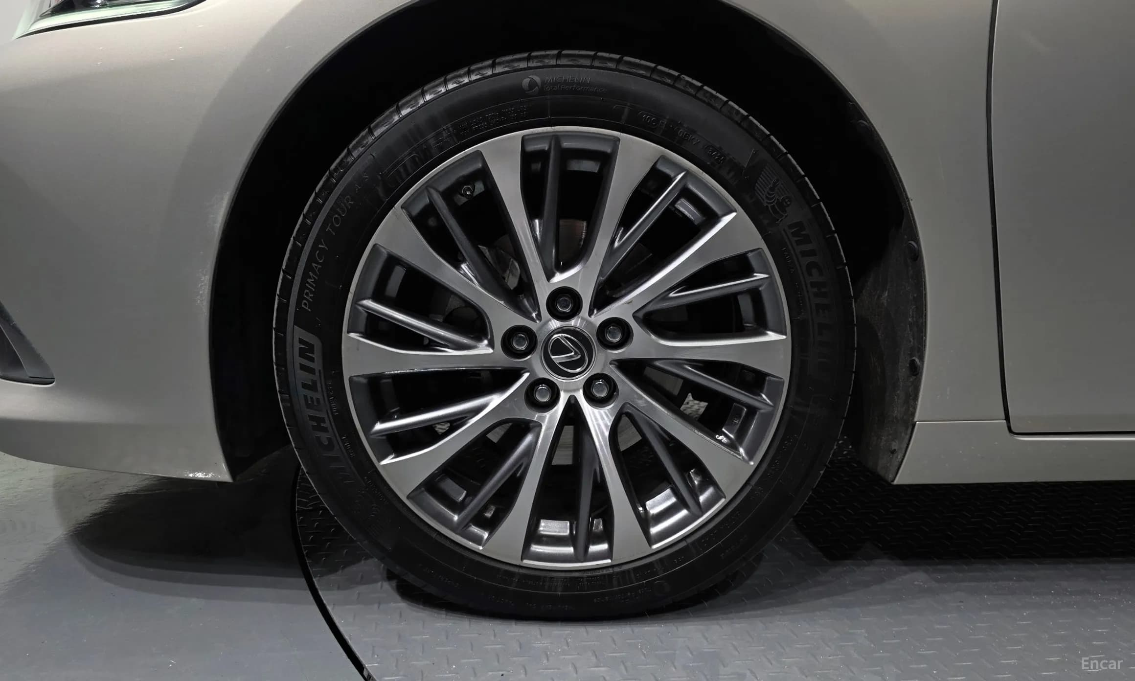 ES300h 7th Generation