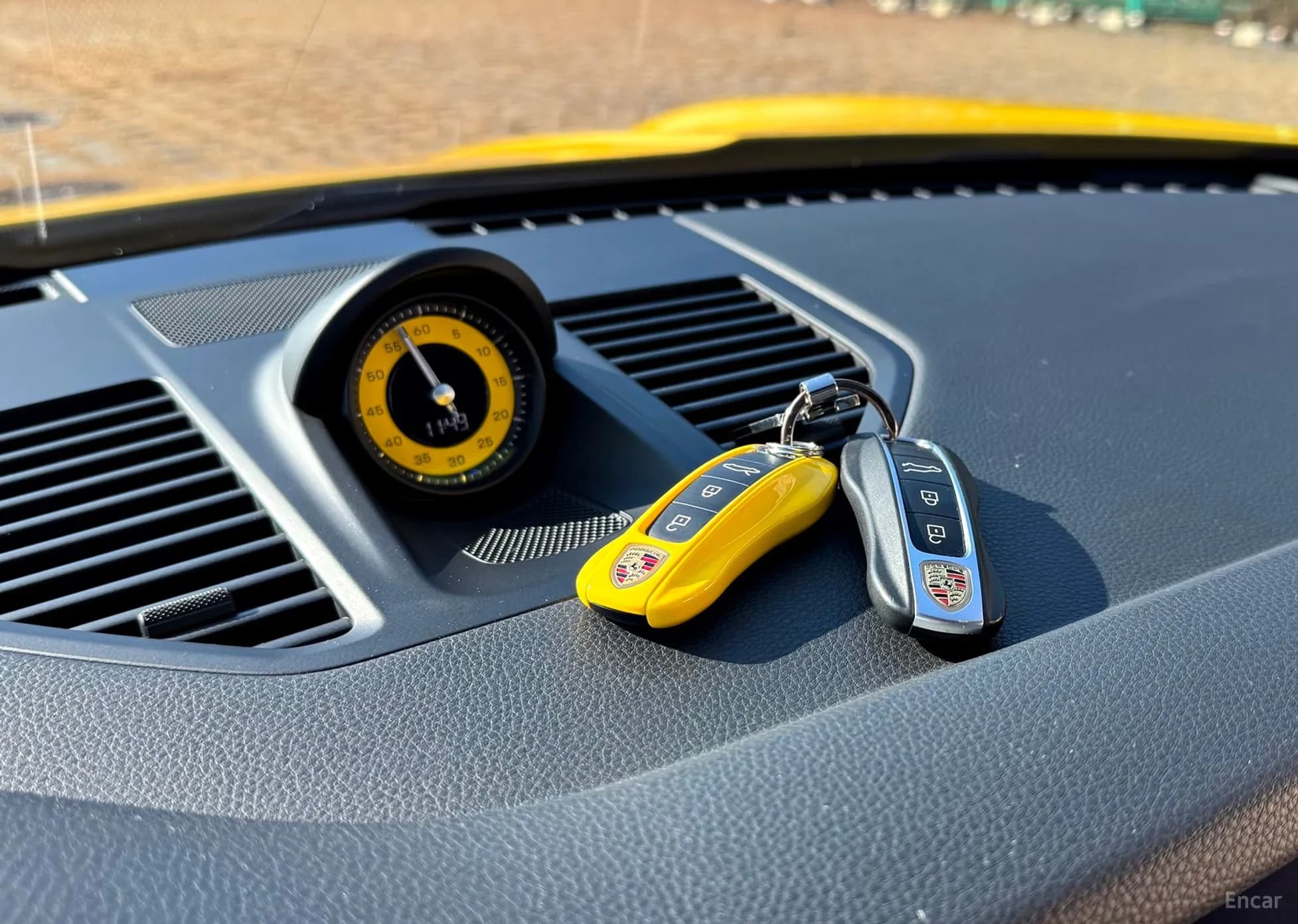 911 (992)