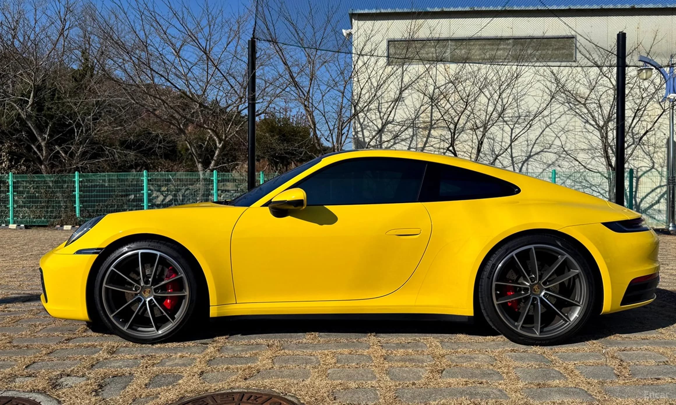 911 (992)