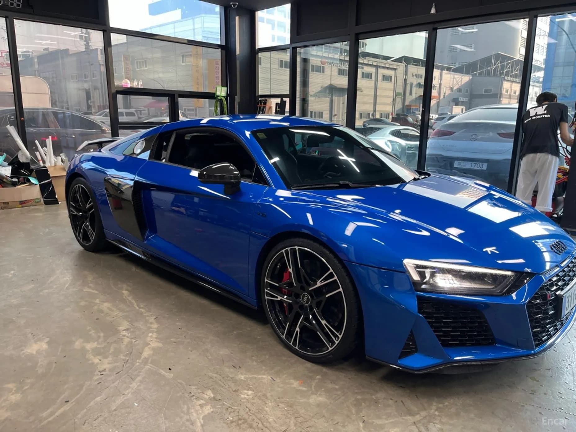 R8 (4S)
