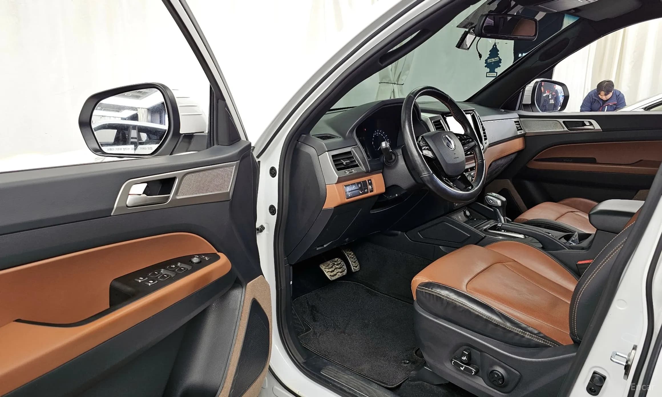 Rexton Sports Khan