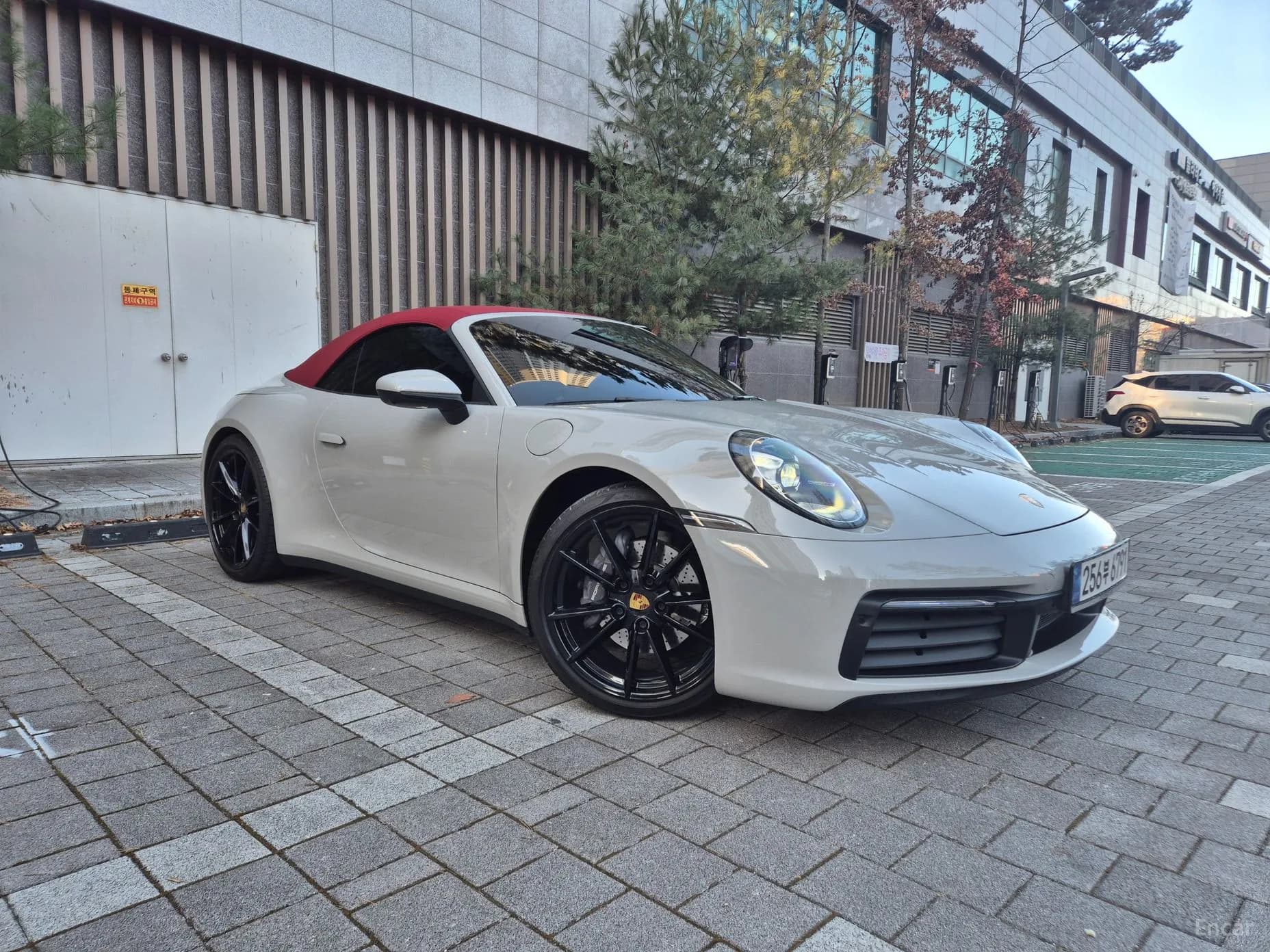 911 (992)