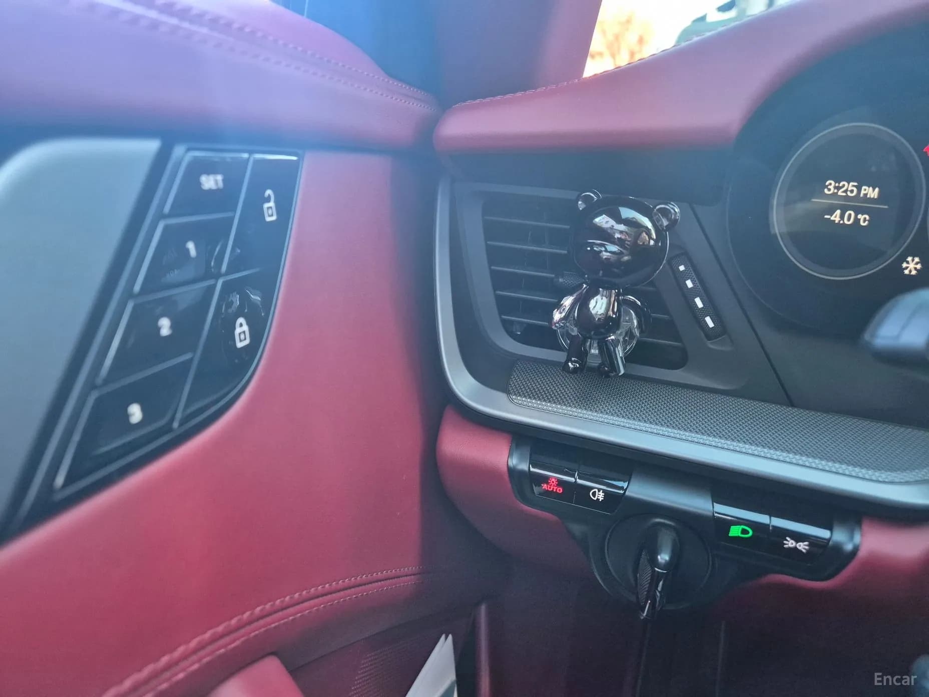 911 (992)
