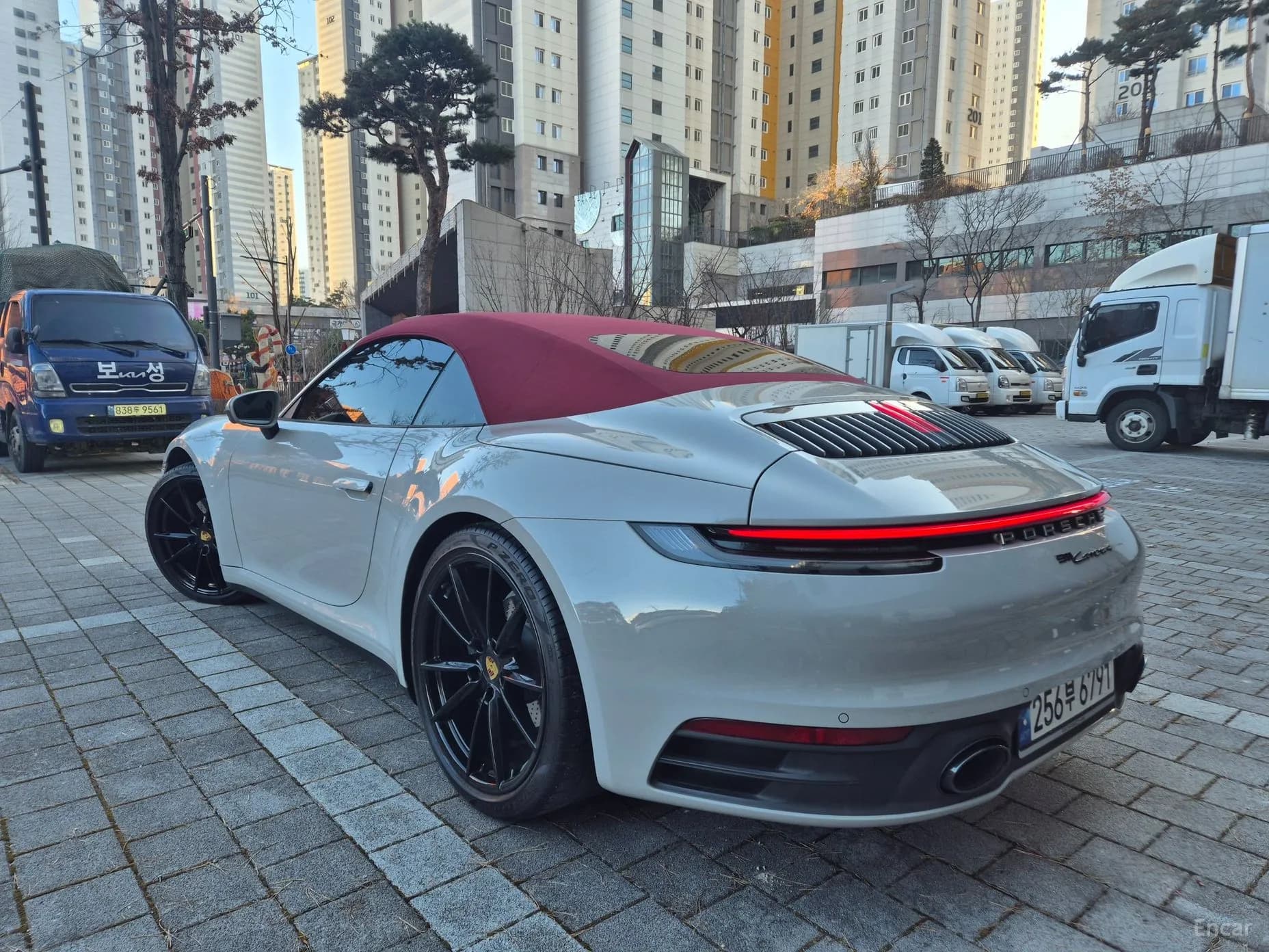 911 (992)