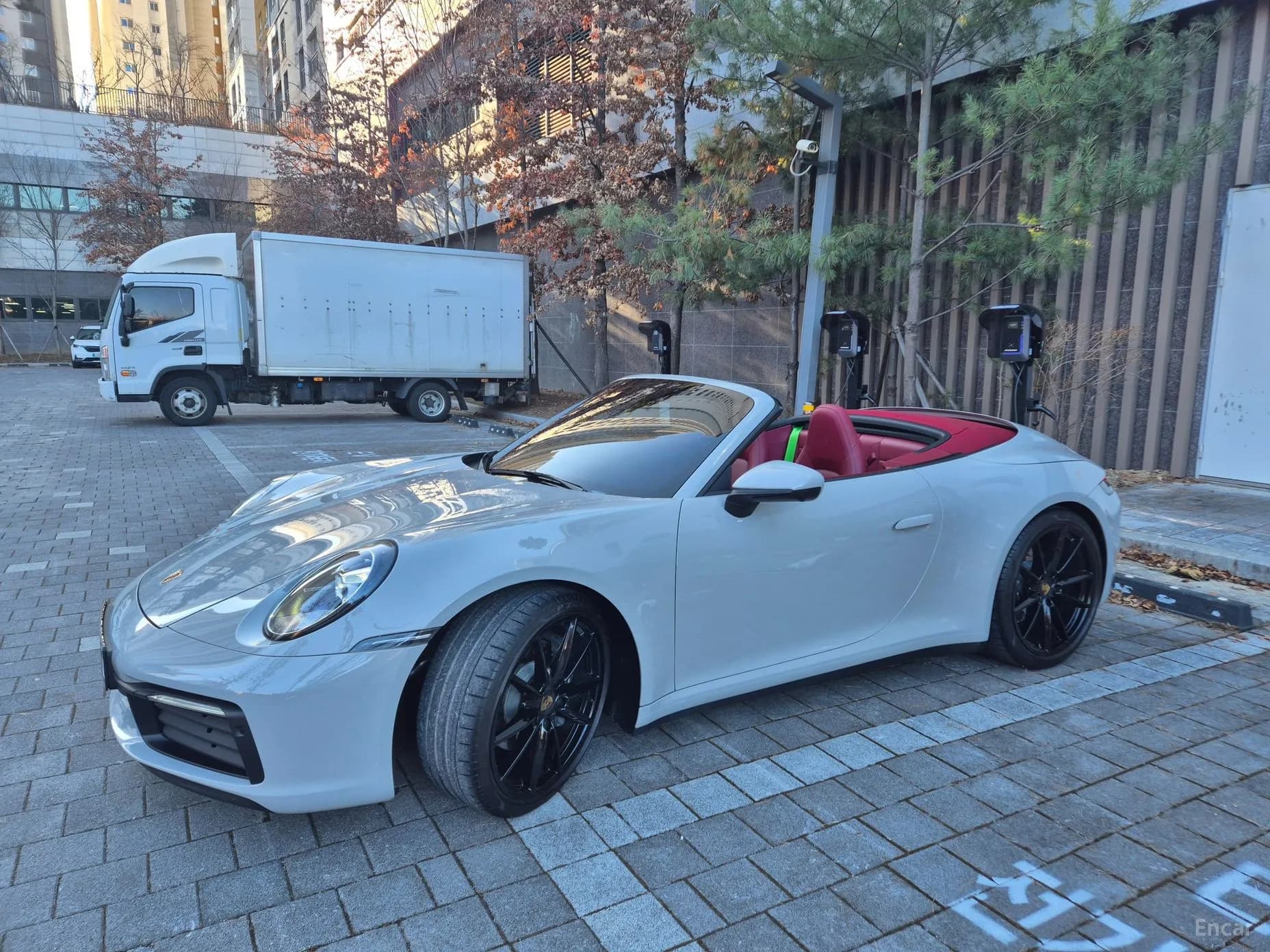 911 (992)