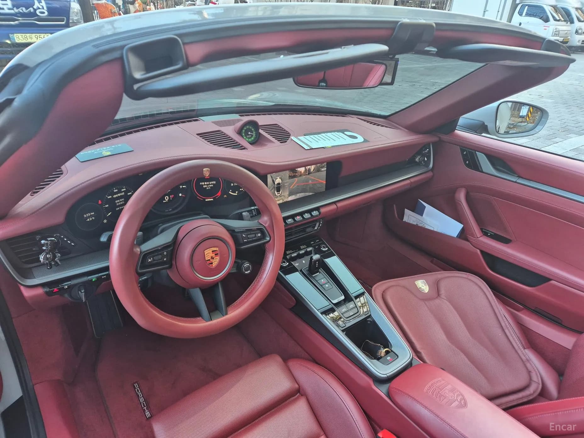 911 (992)