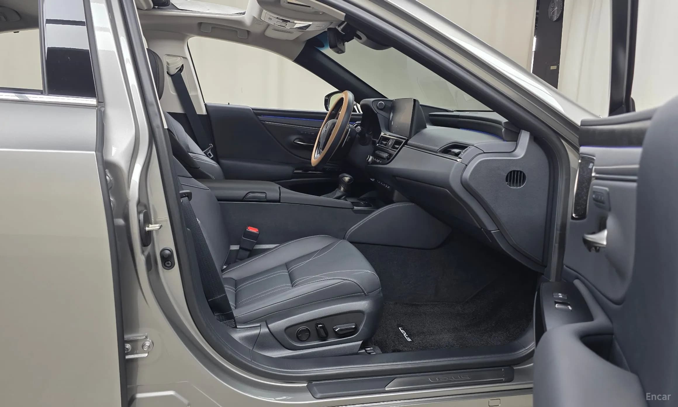 ES300h 7th Generation