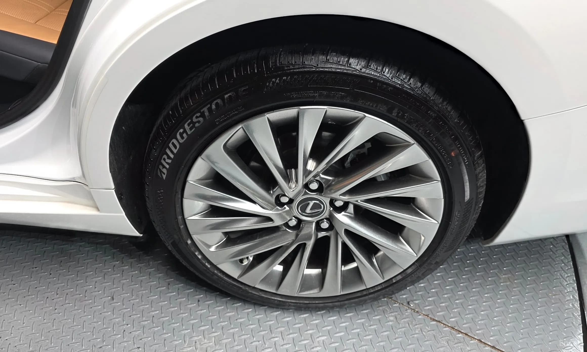 ES300h 7th Generation