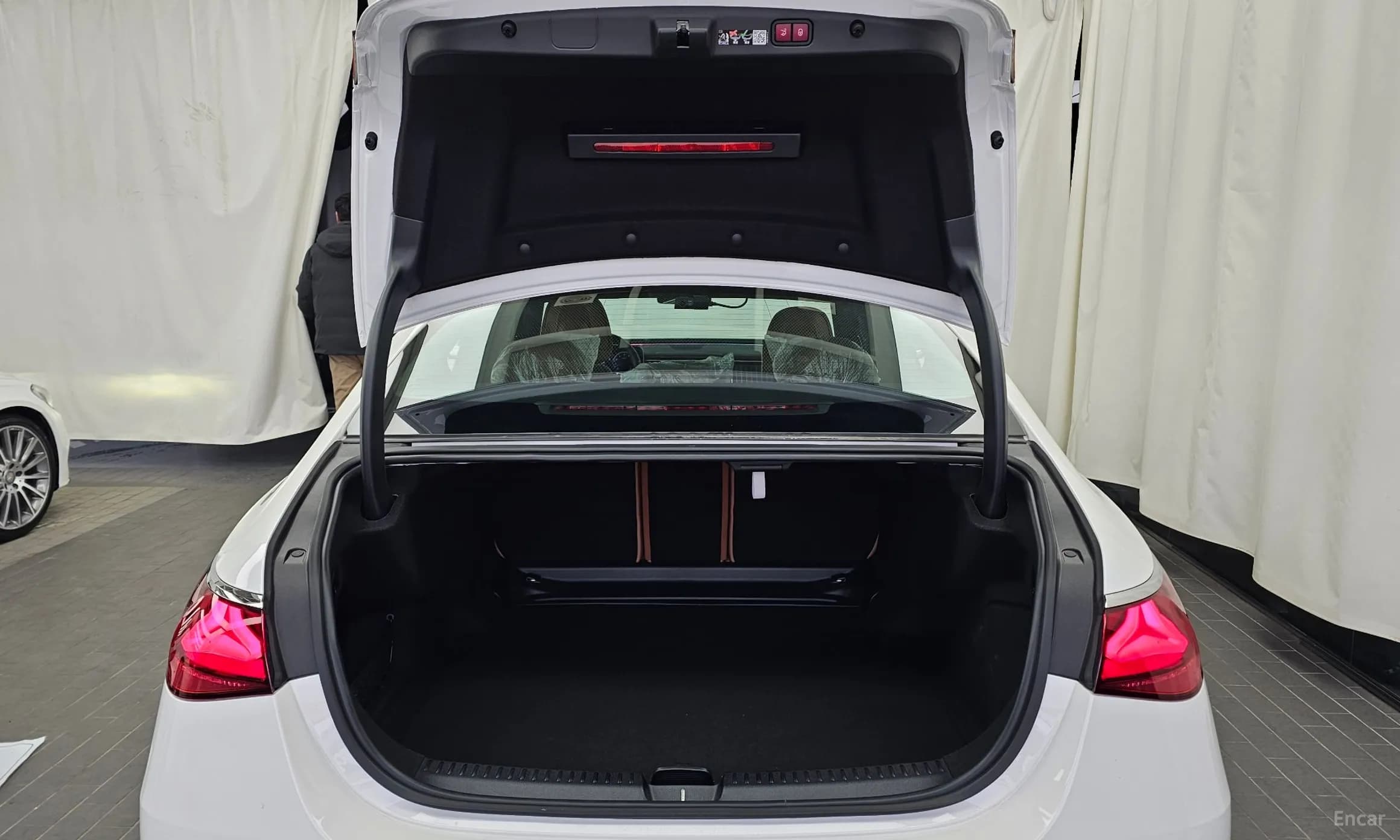 E-Class W214
