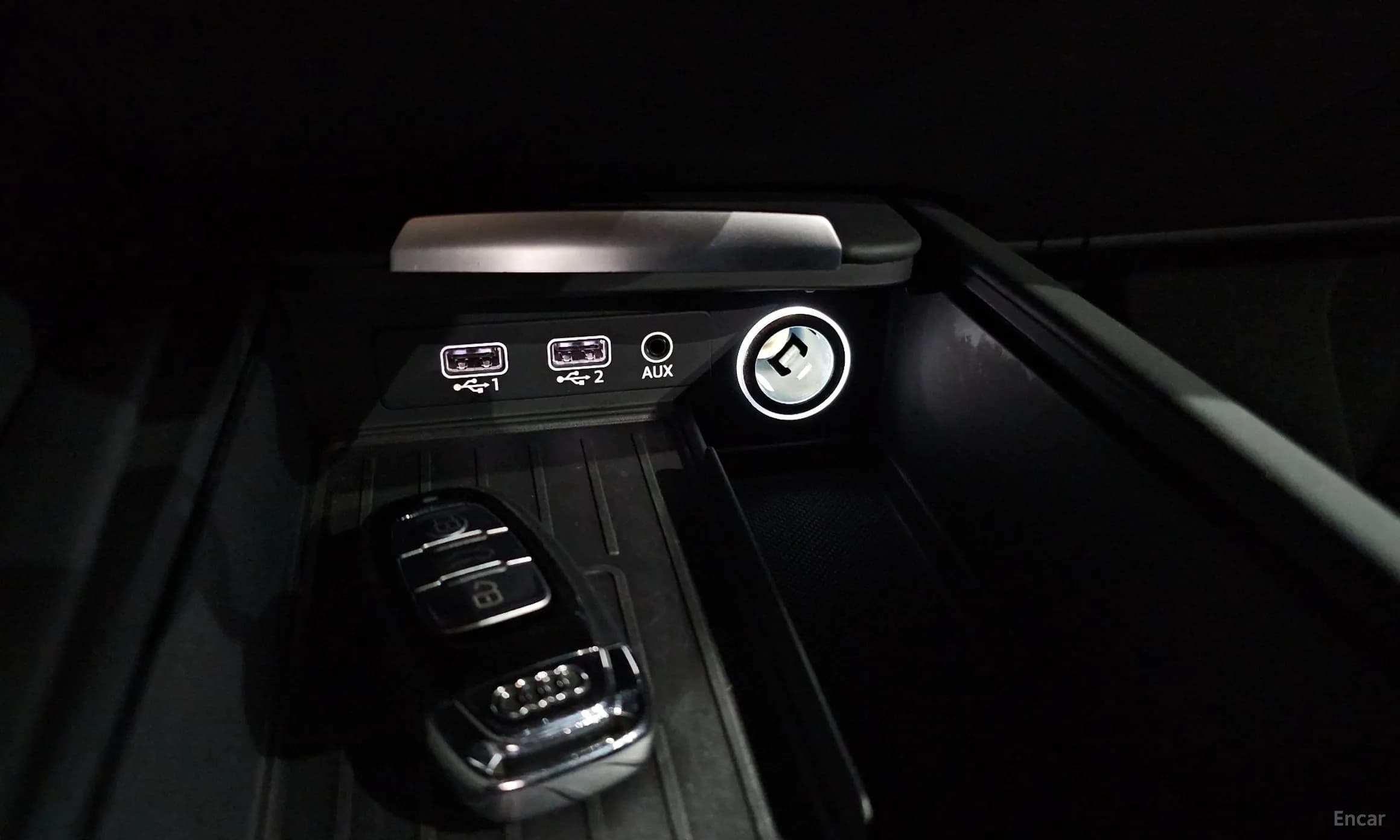 R8 (4S)