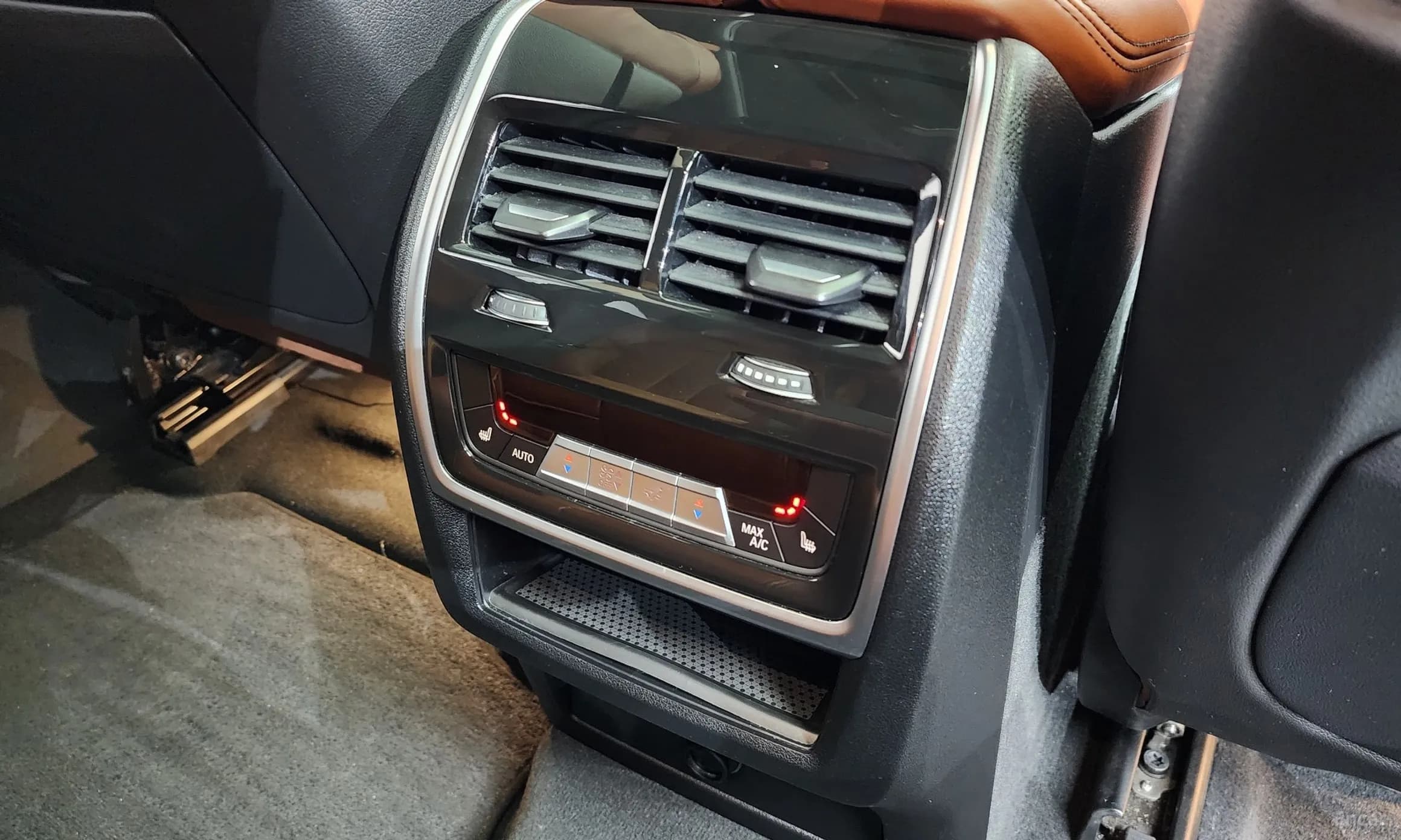 X6 (G06)