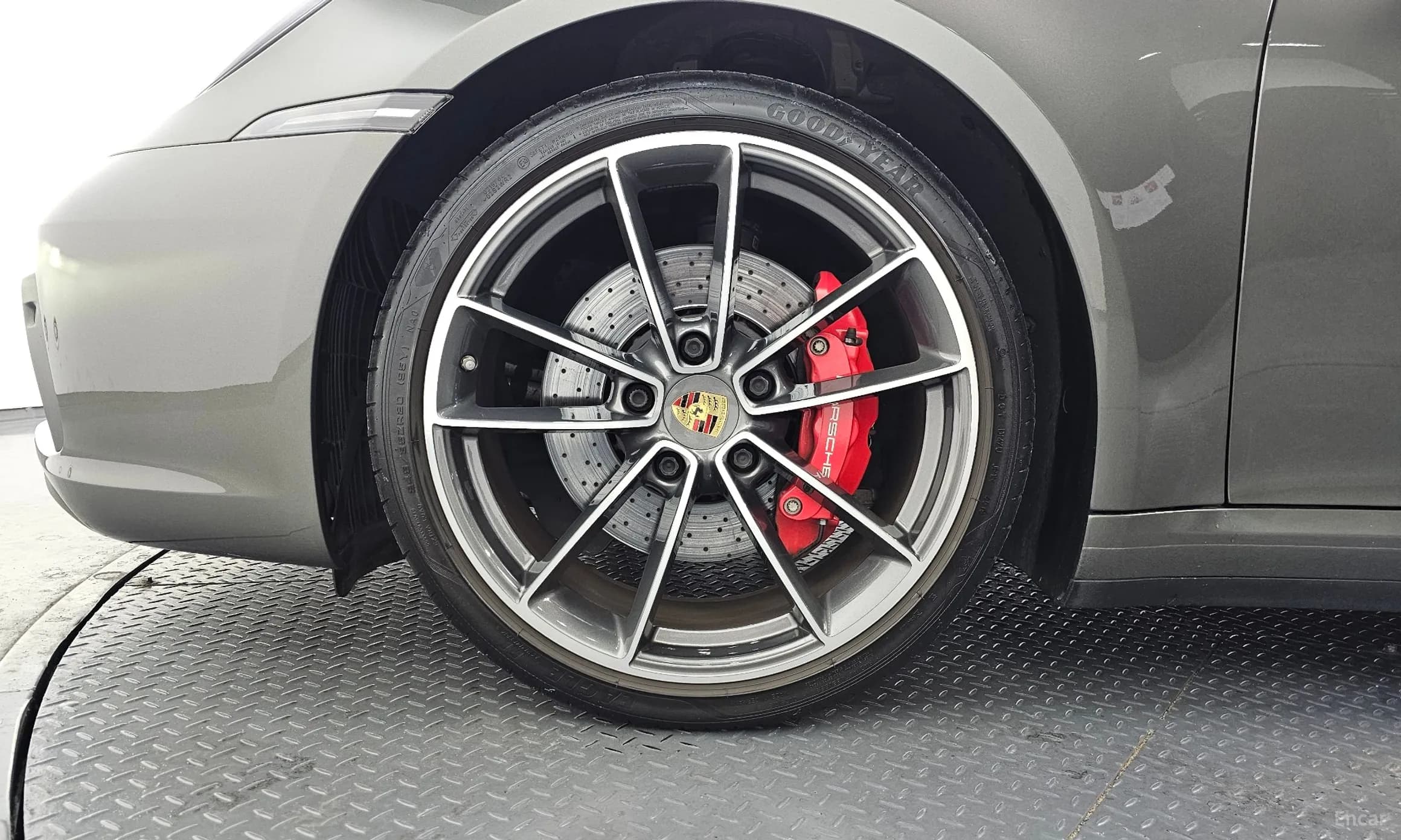 911 (992)