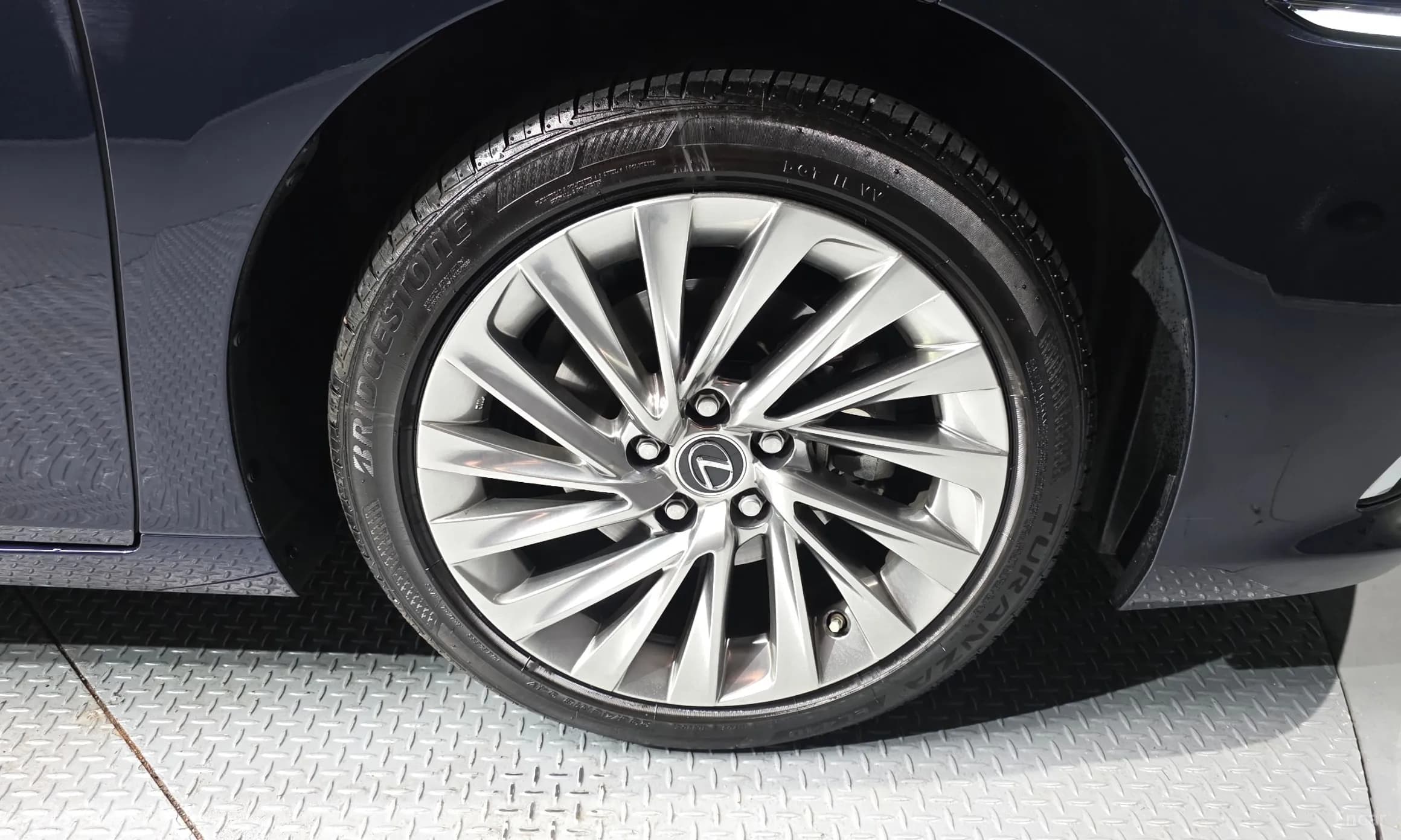 ES300h 7th Generation