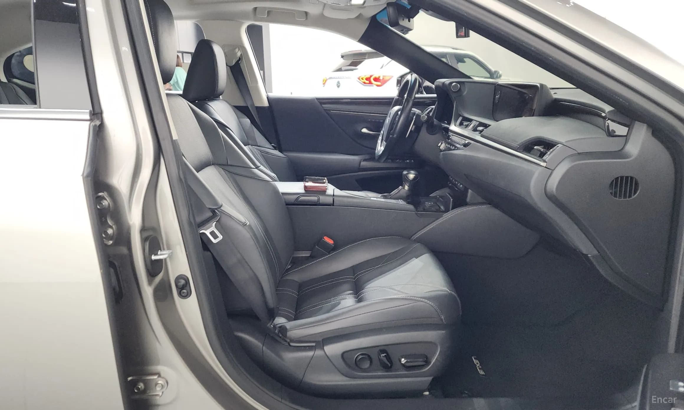 ES300h 7th Generation