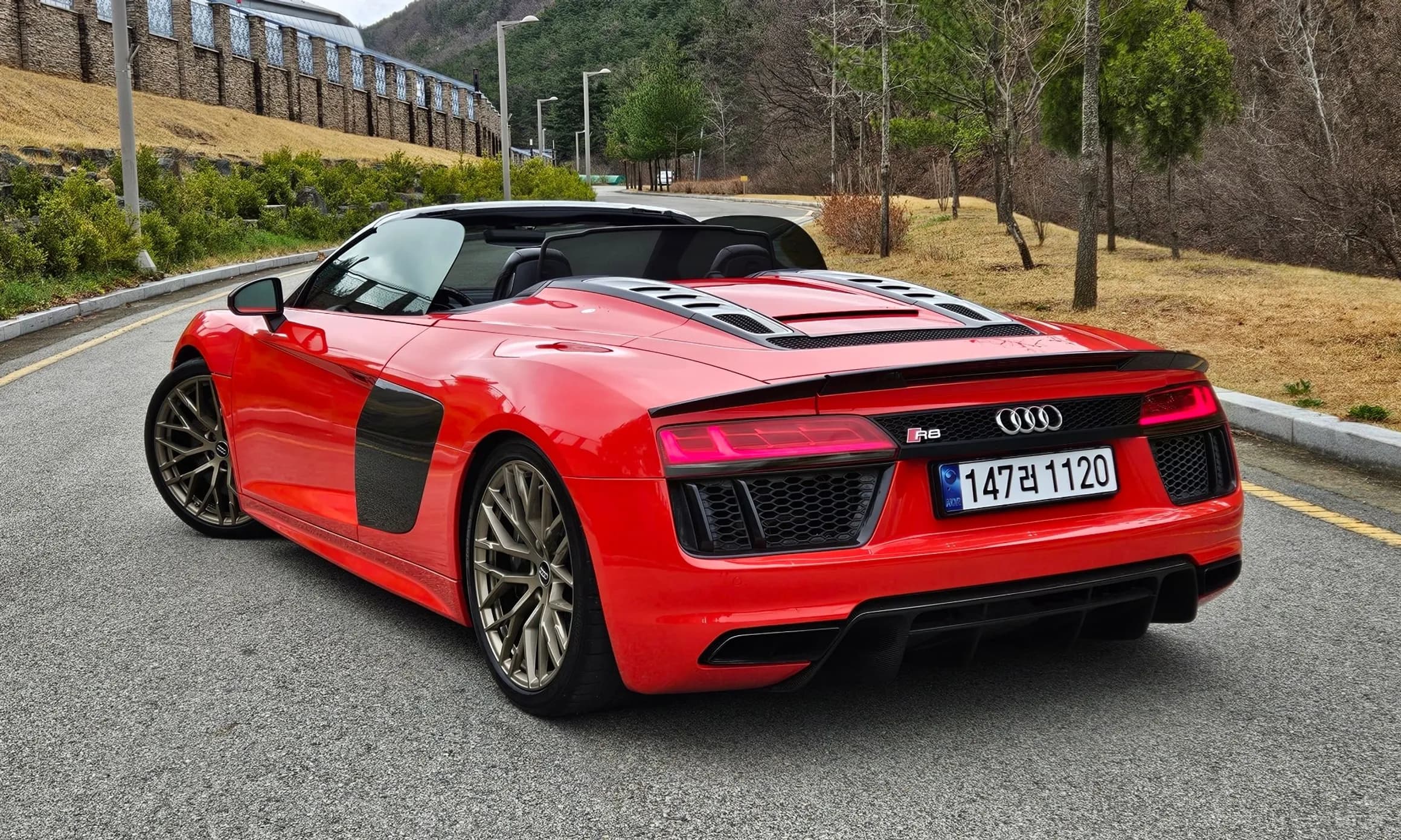 R8 (4S)