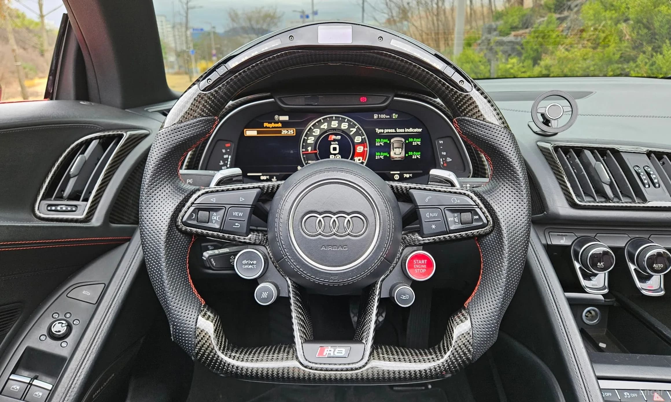 R8 (4S)
